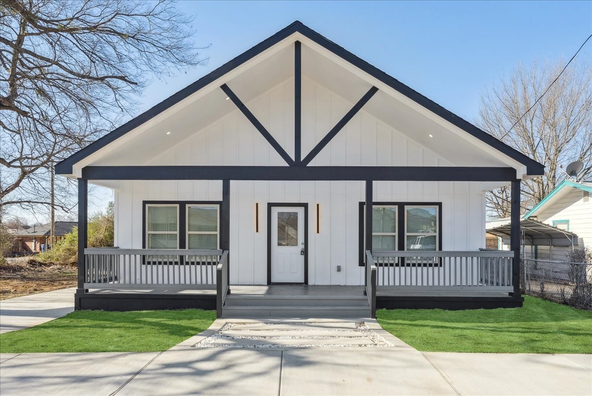 724 Perry Avenue Waxahachie TX 75165