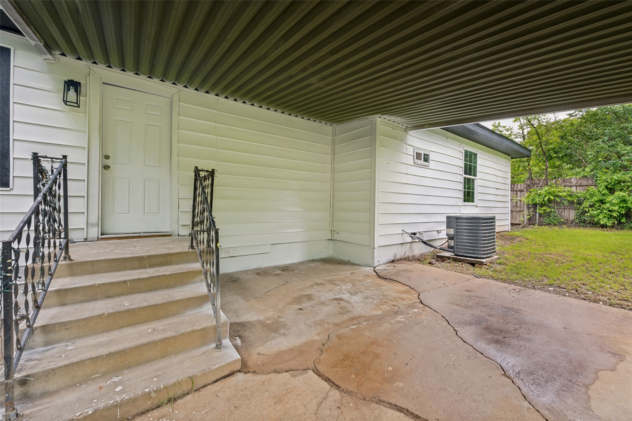 5520 Jewell Avenue Fort Worth TX 76112