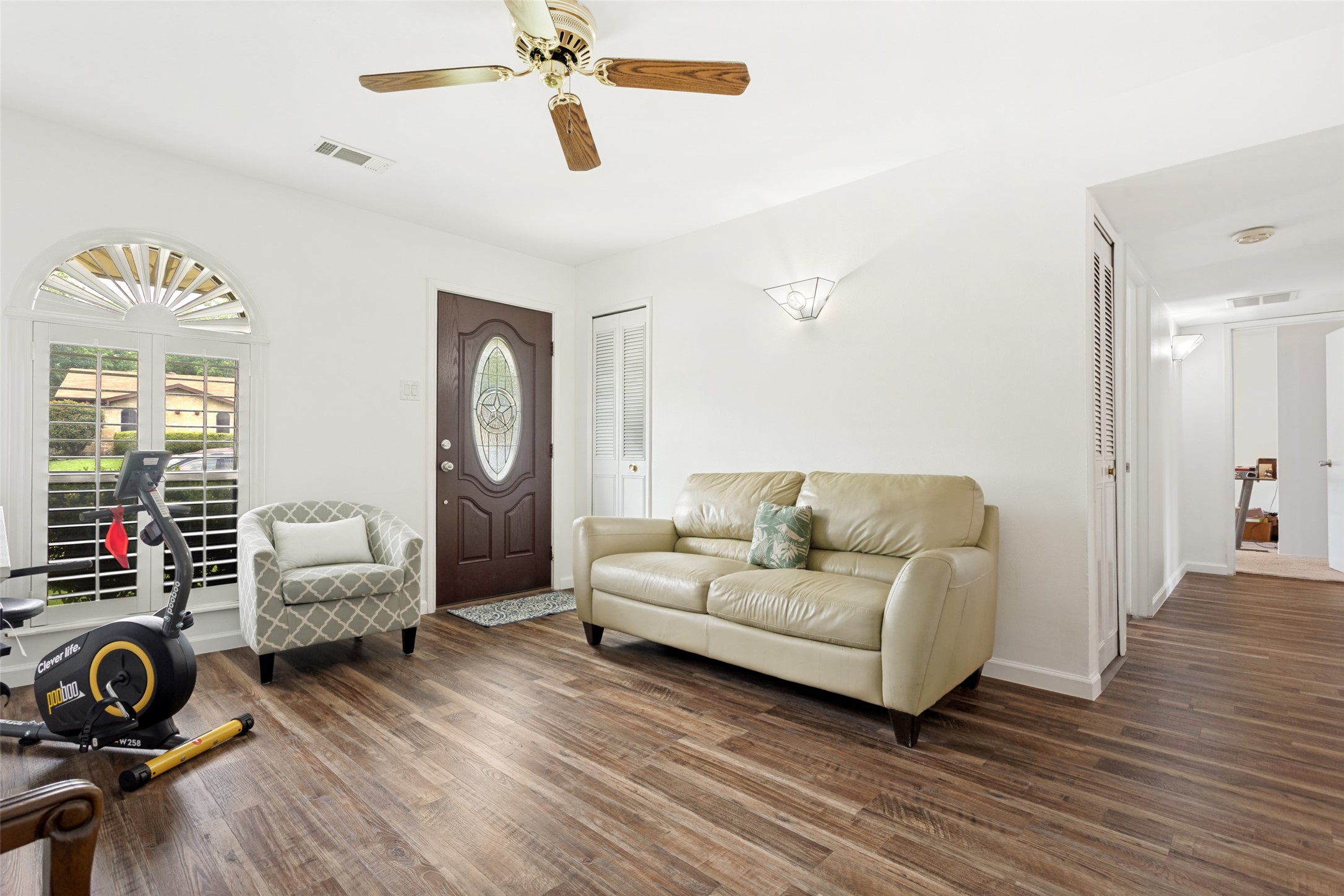 326 Independence Drive Garland TX 75043