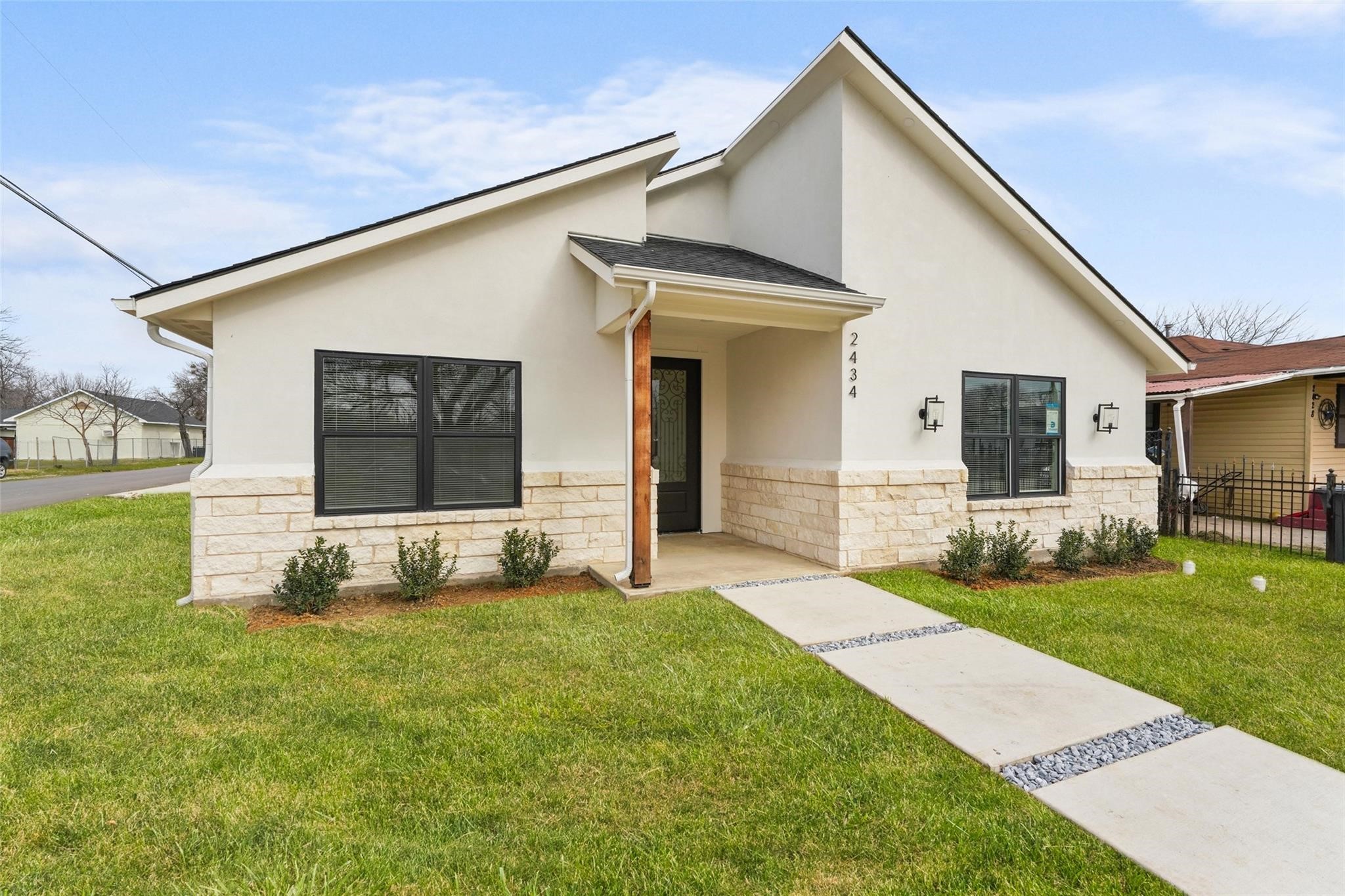 2434 Iroquois Street Dallas TX 75212
