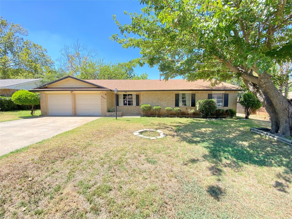 1202 Briarwood Drive Cleburne TX 76033