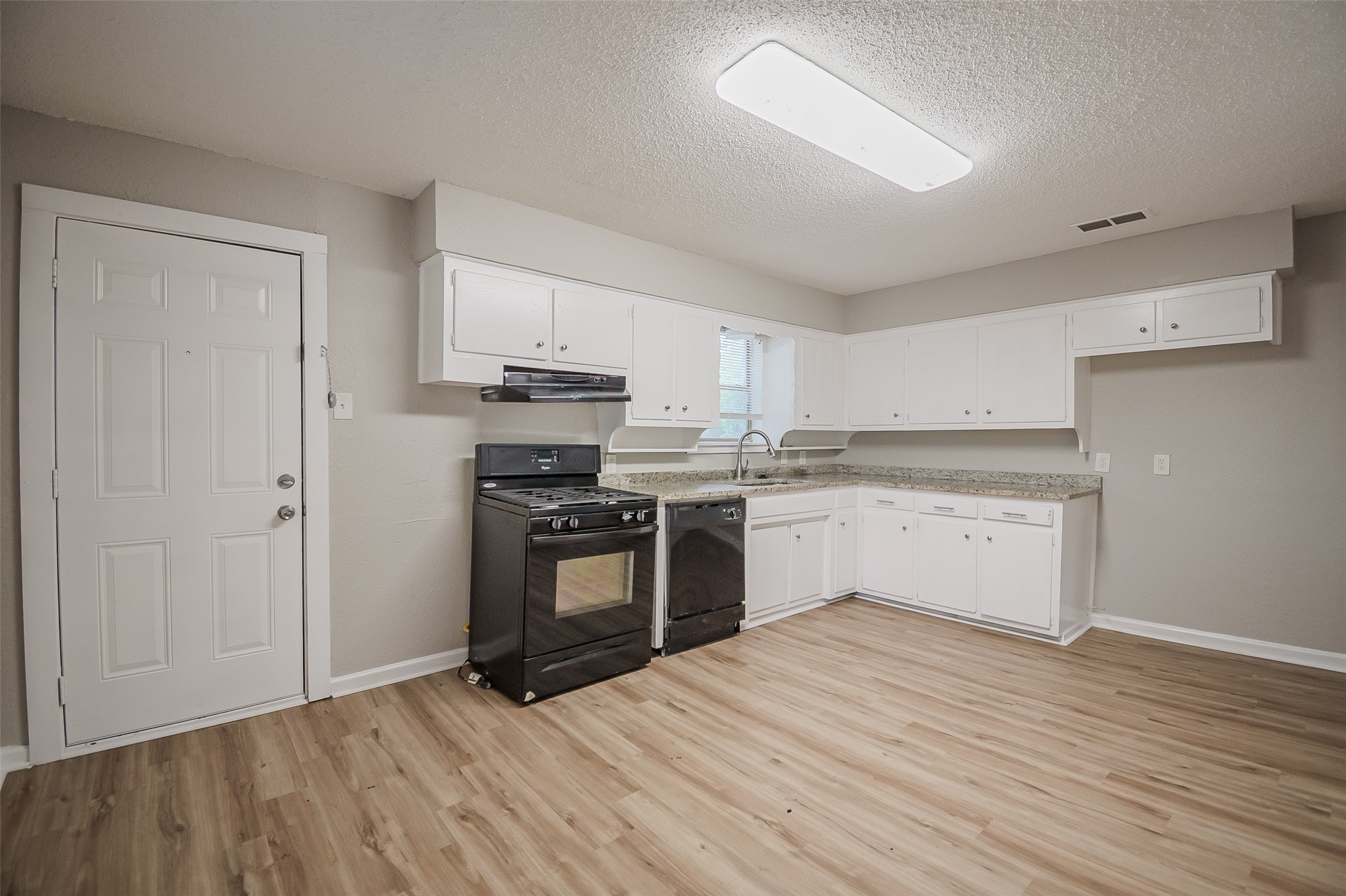 7704 Carlos Street White Settlement TX 76108