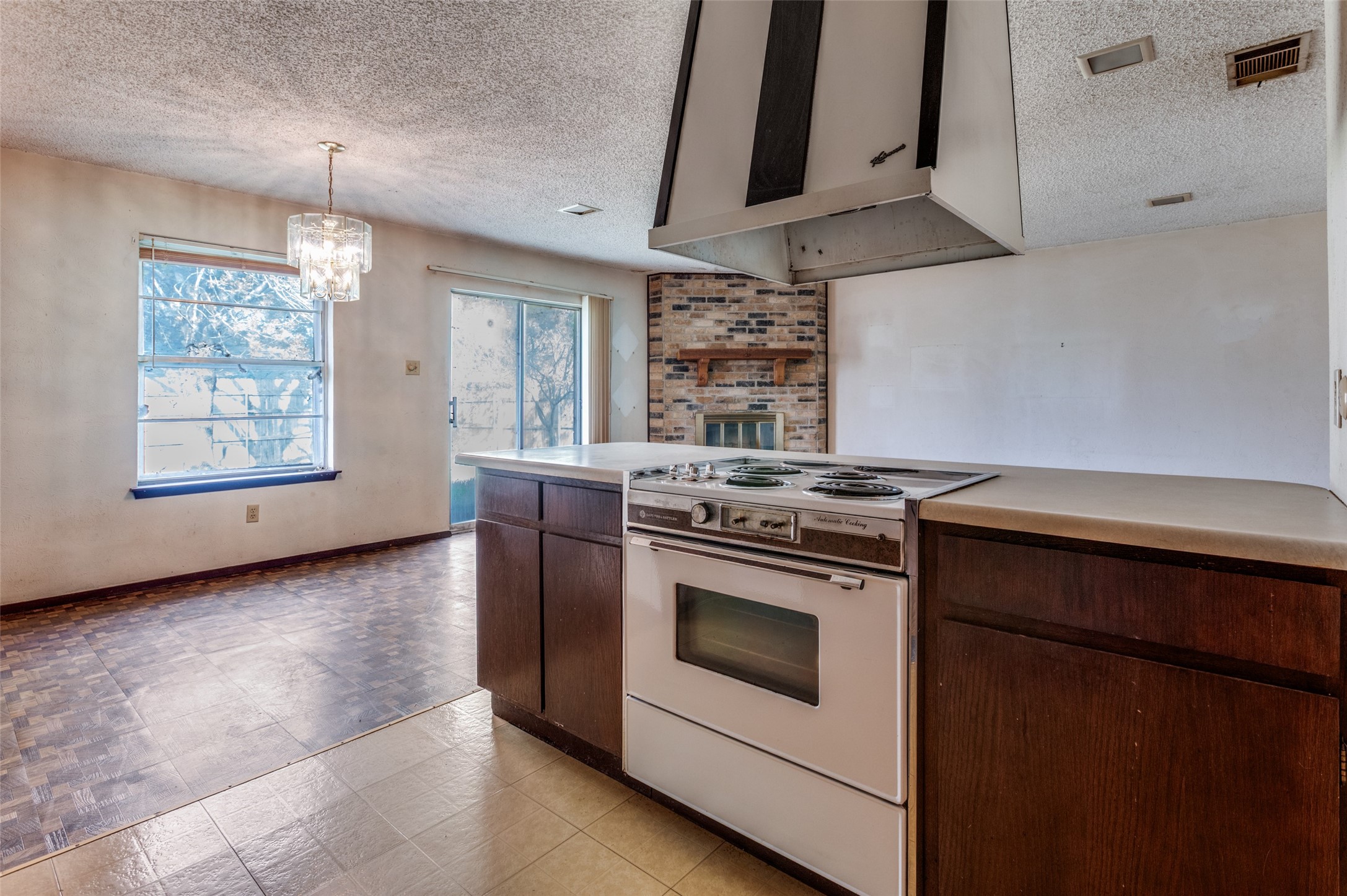 5306 Vincennes Court Arlington TX 76017