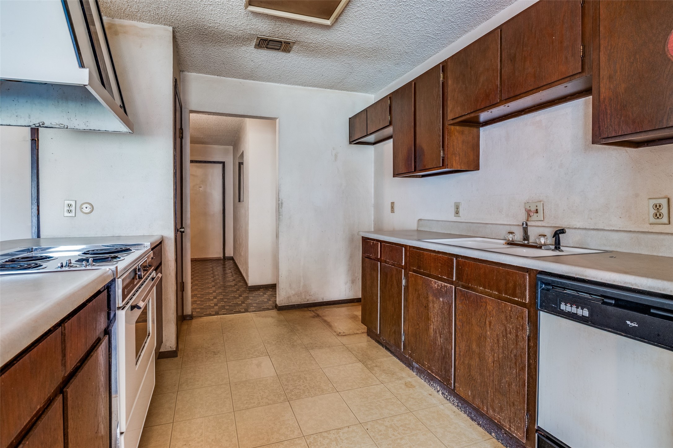 5306 Vincennes Court Arlington TX 76017