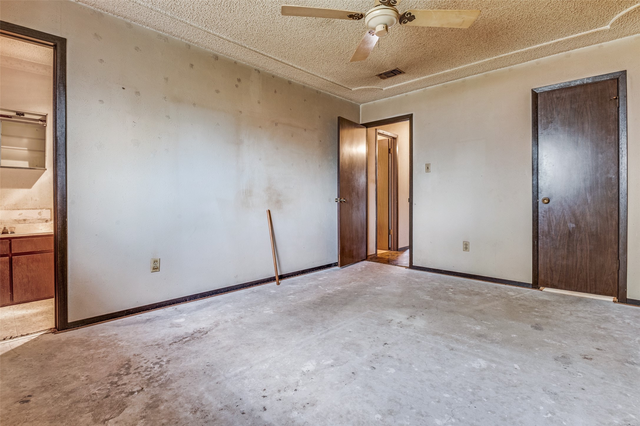 5306 Vincennes Court Arlington TX 76017