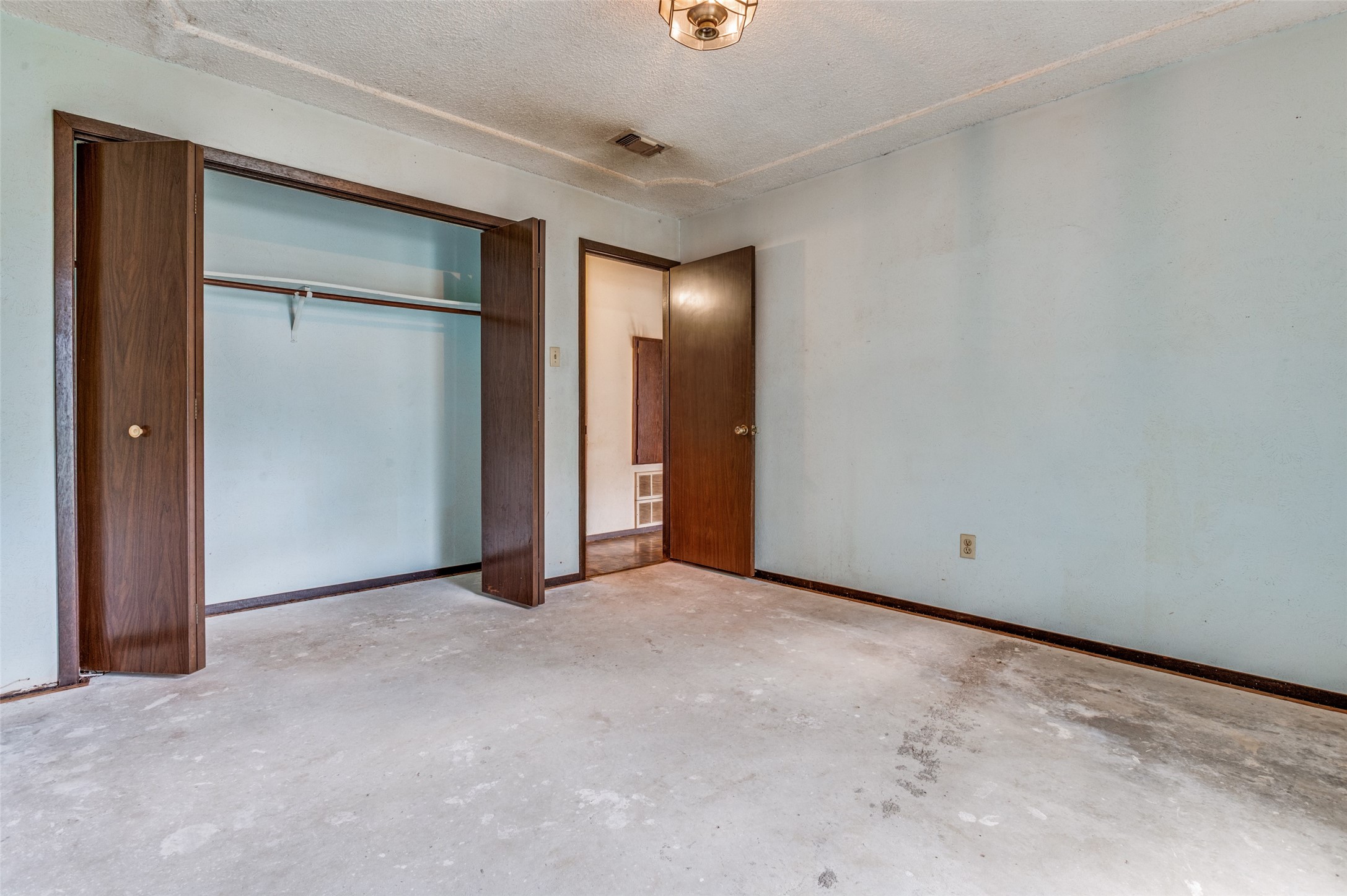 5306 Vincennes Court Arlington TX 76017