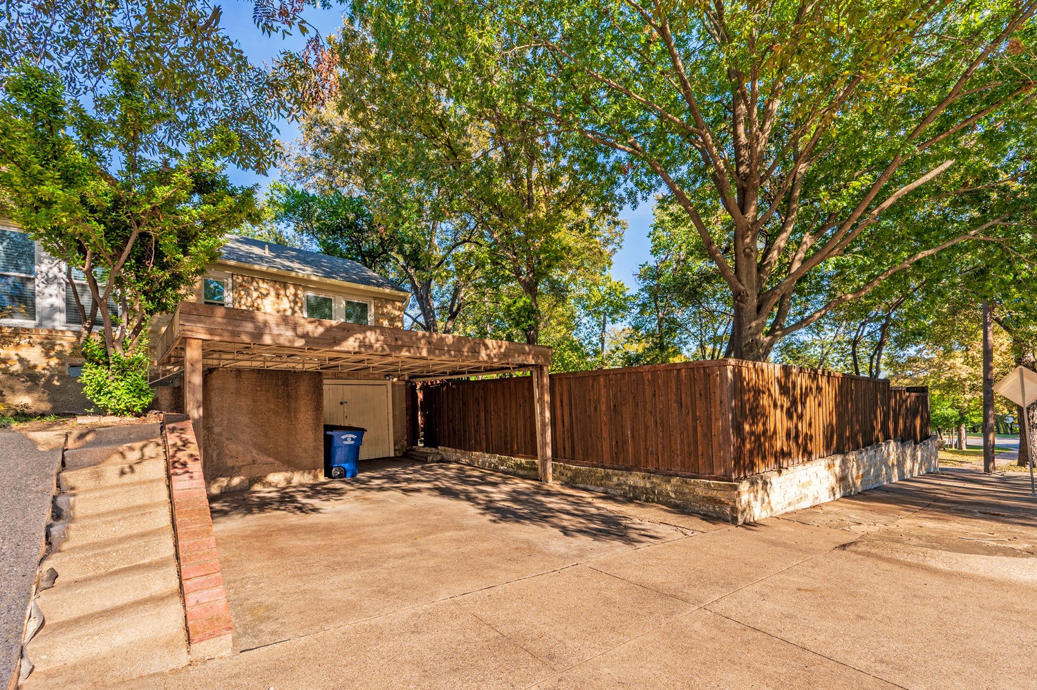 6802 Vivian Avenue Dallas TX 75223