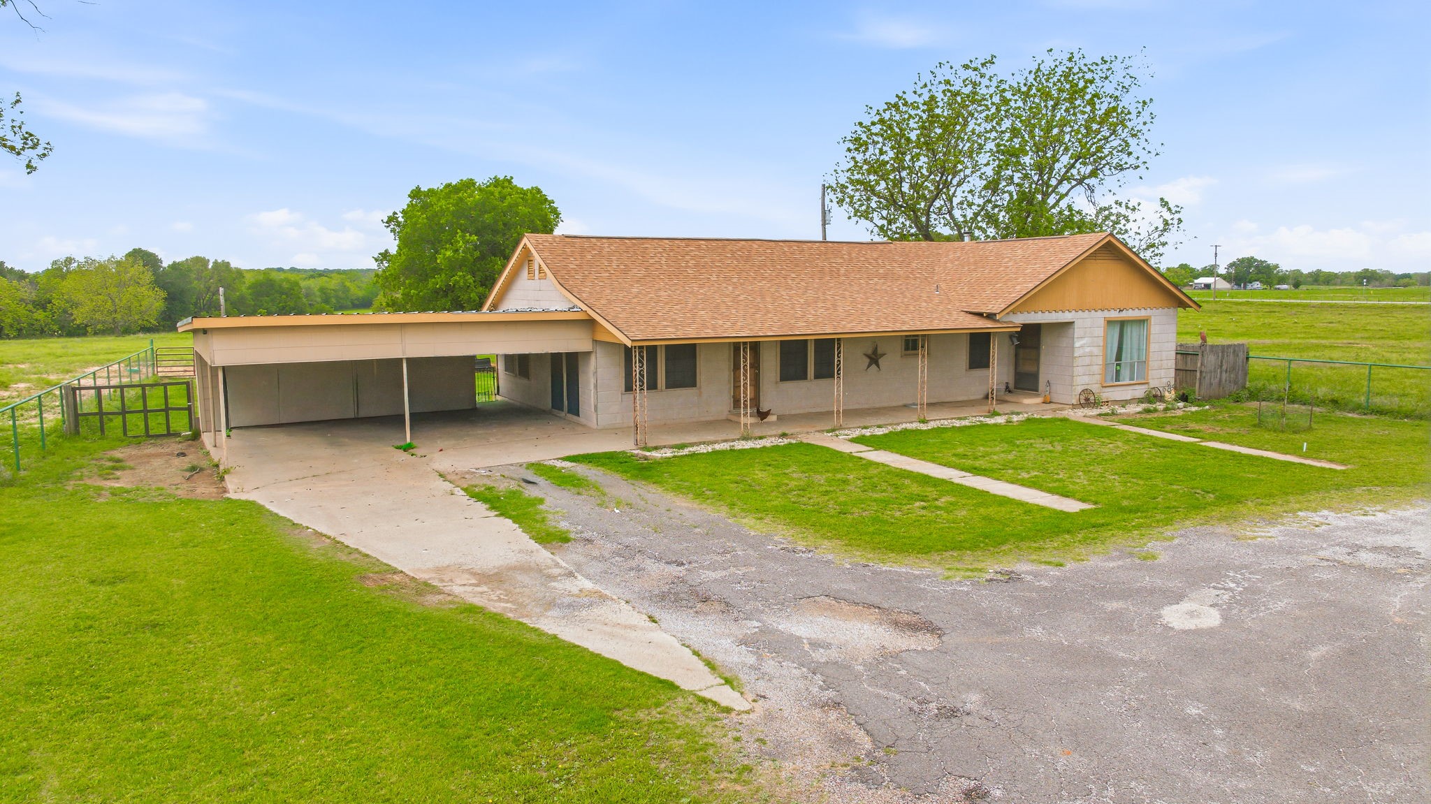 7450 E Highway 6 De Leon TX 76444