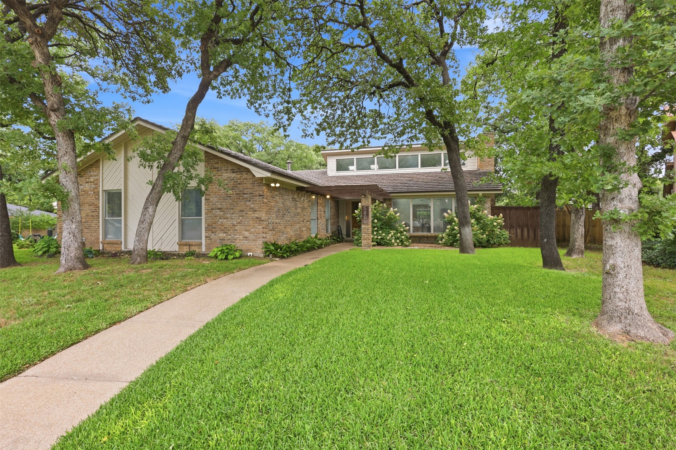 5800 Thoreau Lane Arlington TX 76016