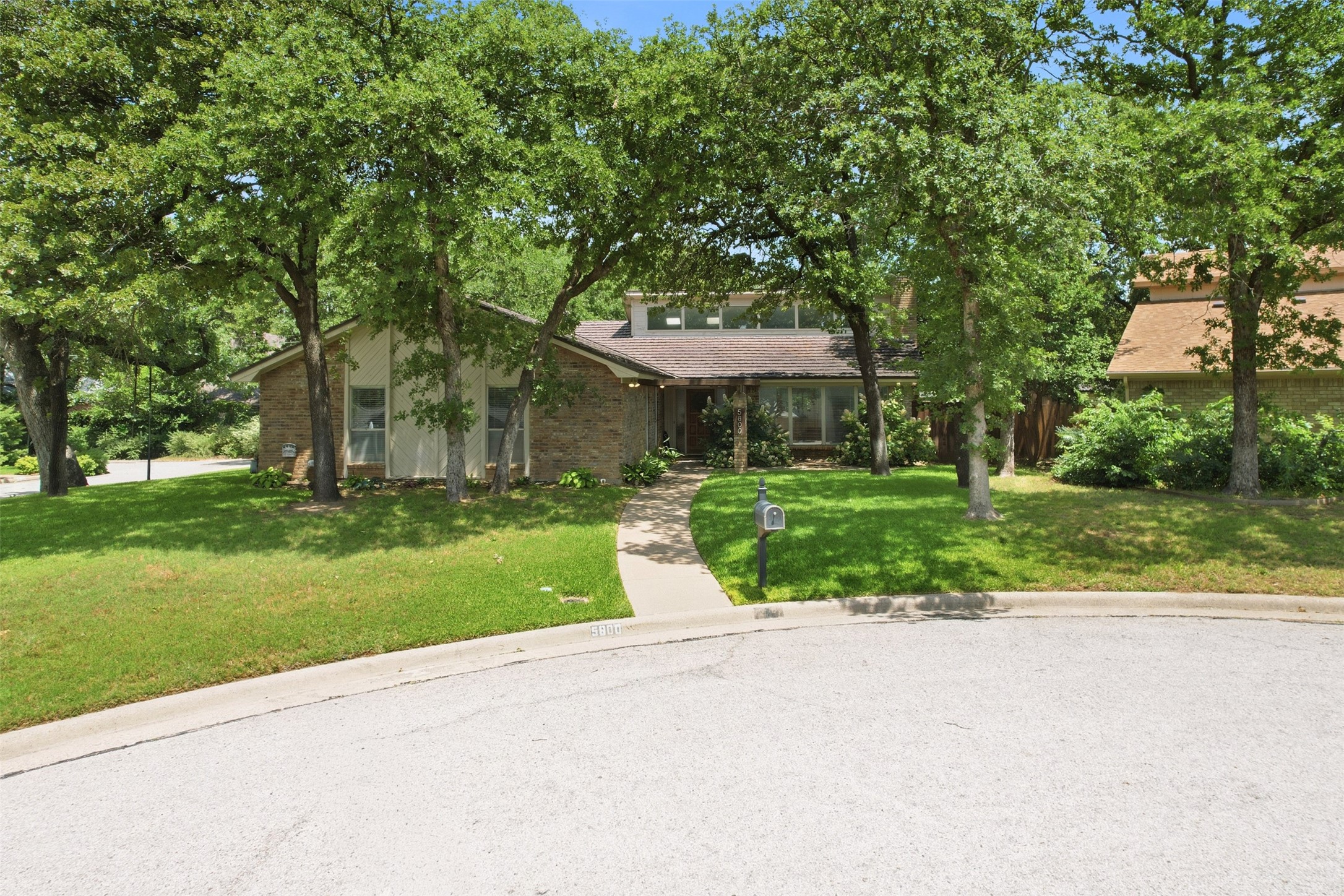 5800 Thoreau Lane Arlington TX 76016