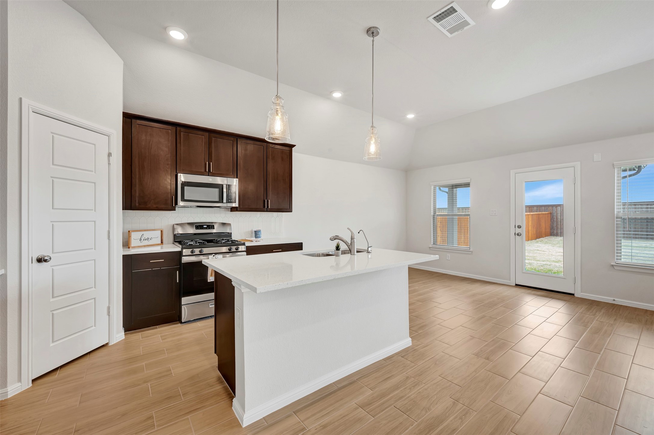 113 Rockwood Lane Justin TX 76247