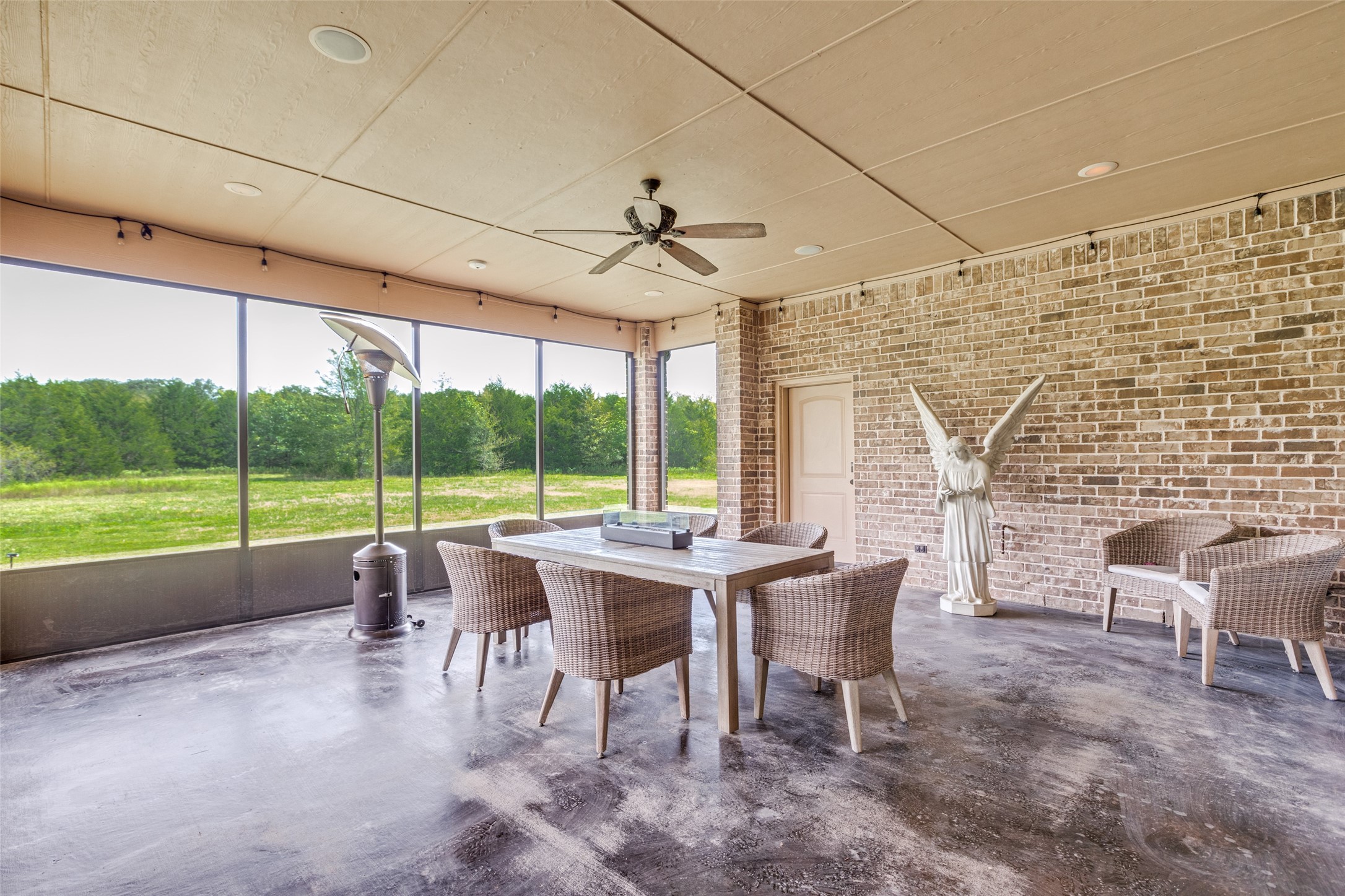 643 County Road 2255 Telephone TX 75488
