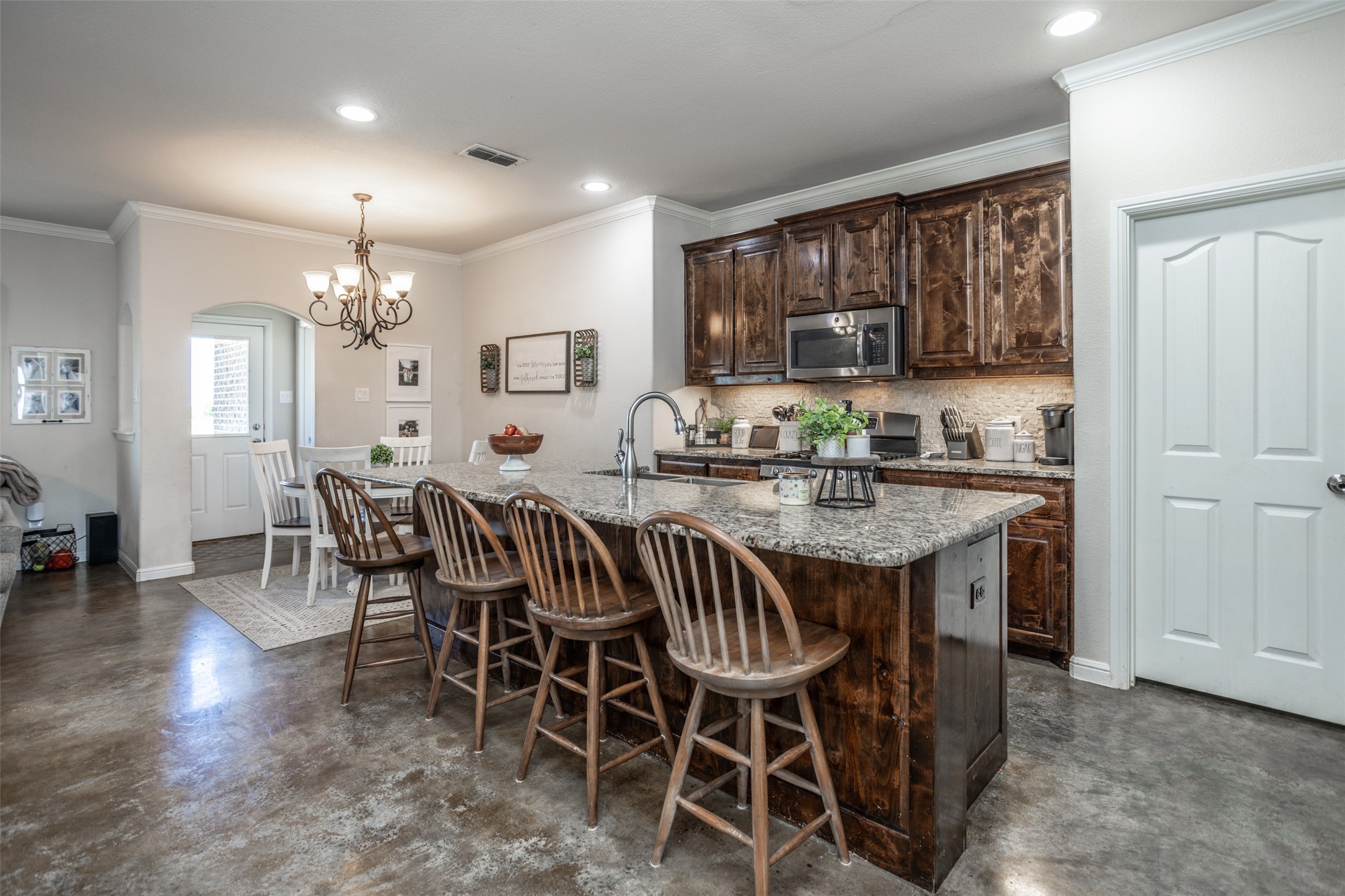 1091 County Road 348 Valley View TX 76272
