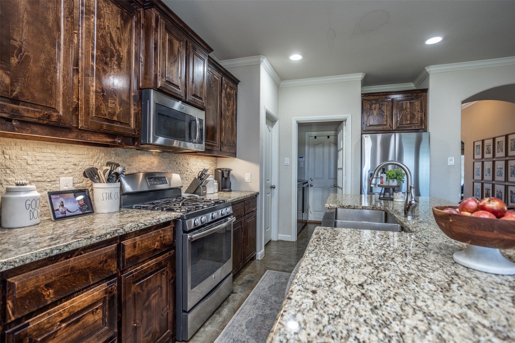 1091 County Road 348 Valley View TX 76272