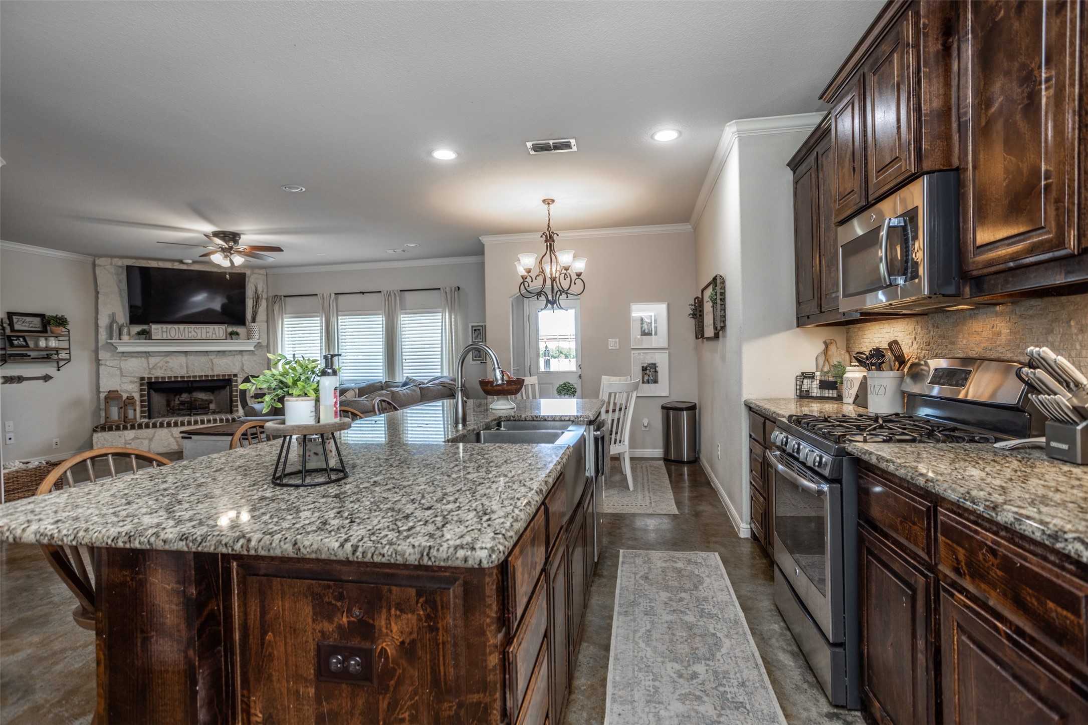 1091 County Road 348 Valley View TX 76272
