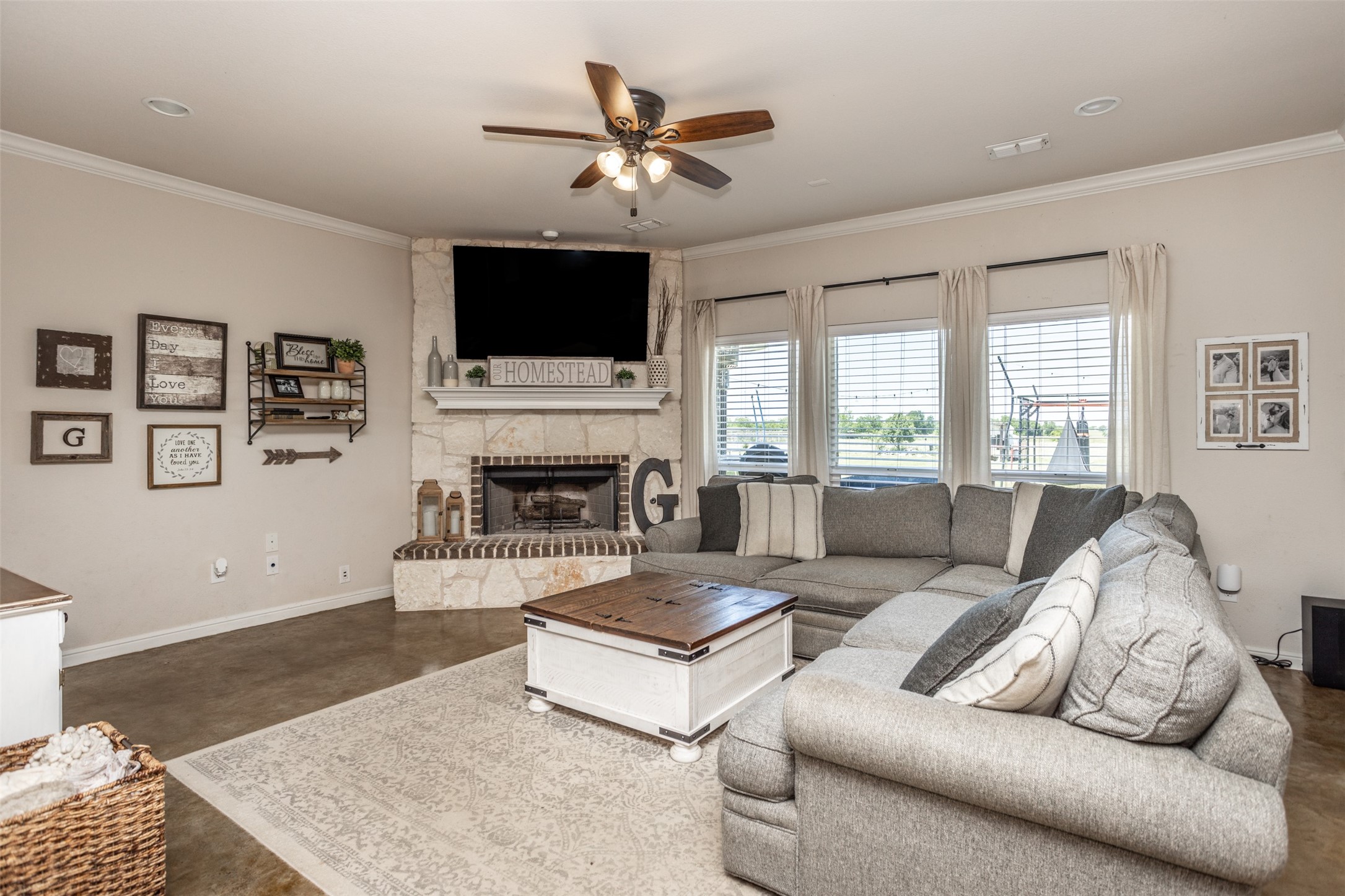 1091 County Road 348 Valley View TX 76272