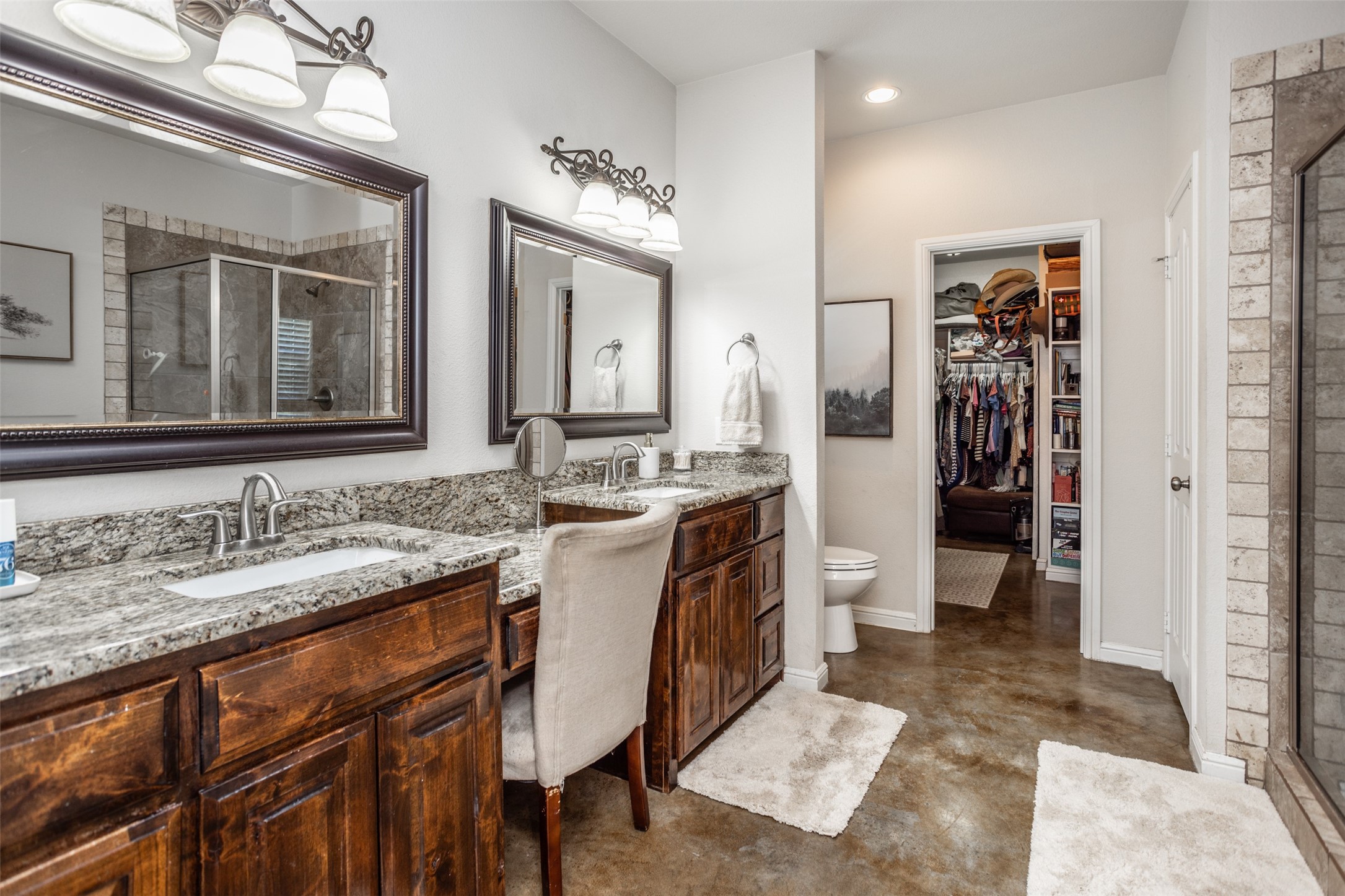 1091 County Road 348 Valley View TX 76272
