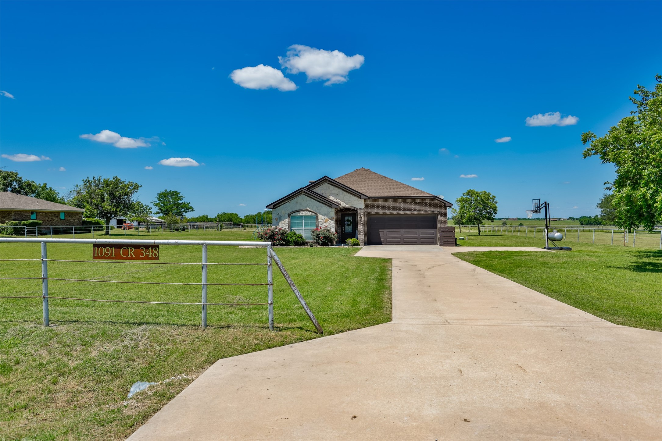 1091 County Road 348 Valley View TX 76272
