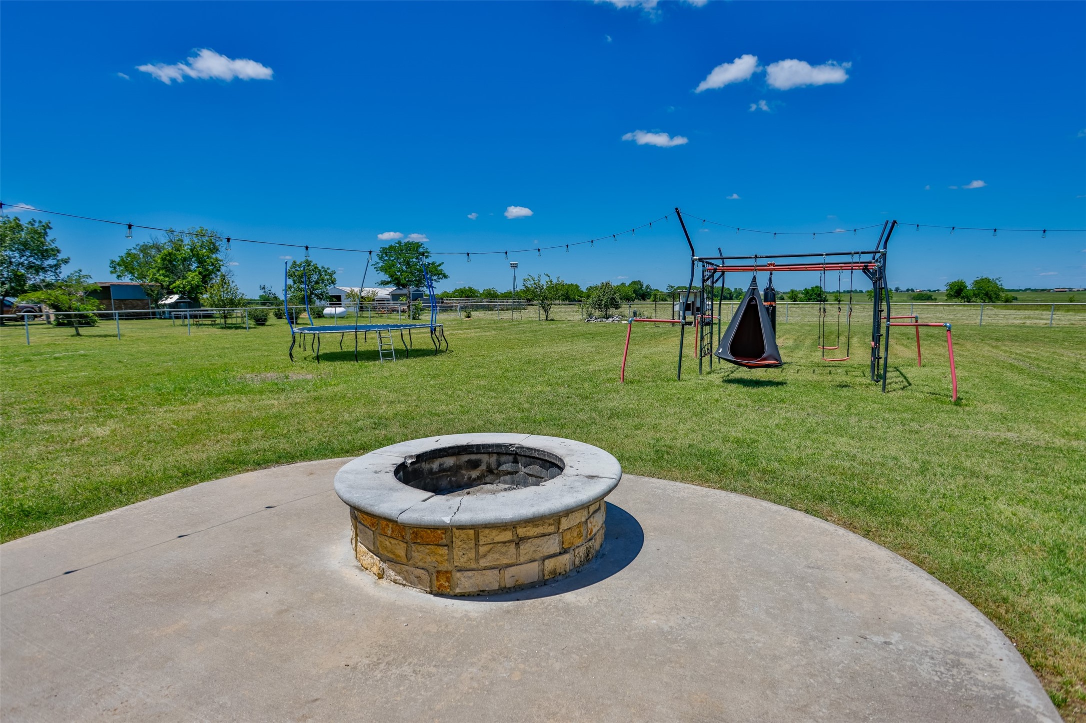 1091 County Road 348 Valley View TX 76272