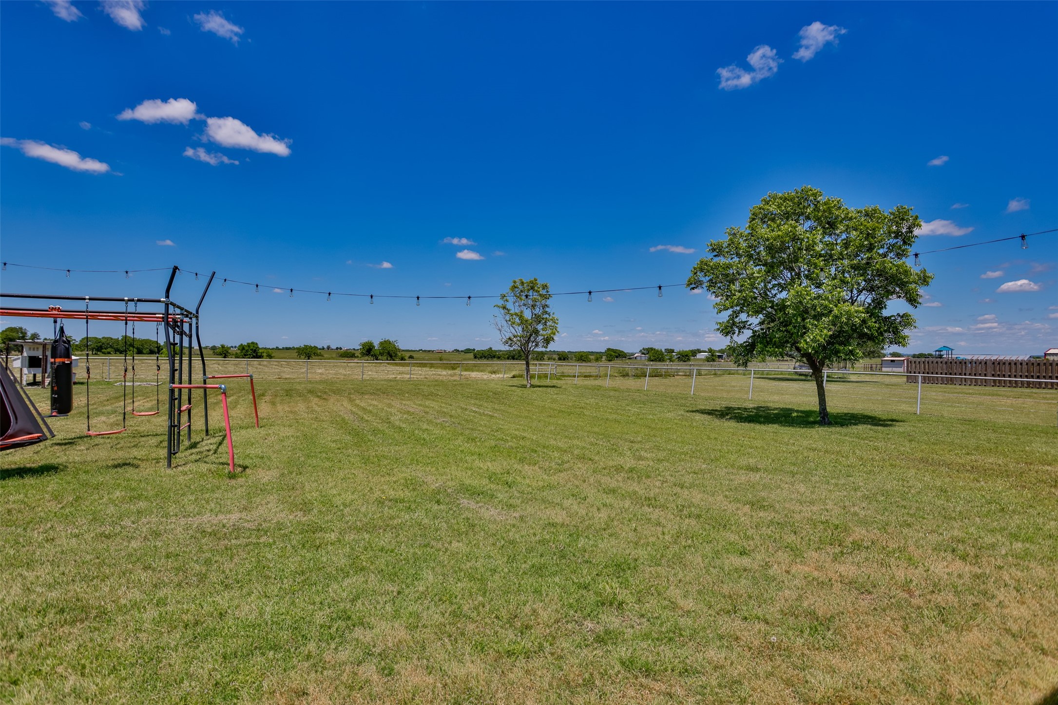 1091 County Road 348 Valley View TX 76272