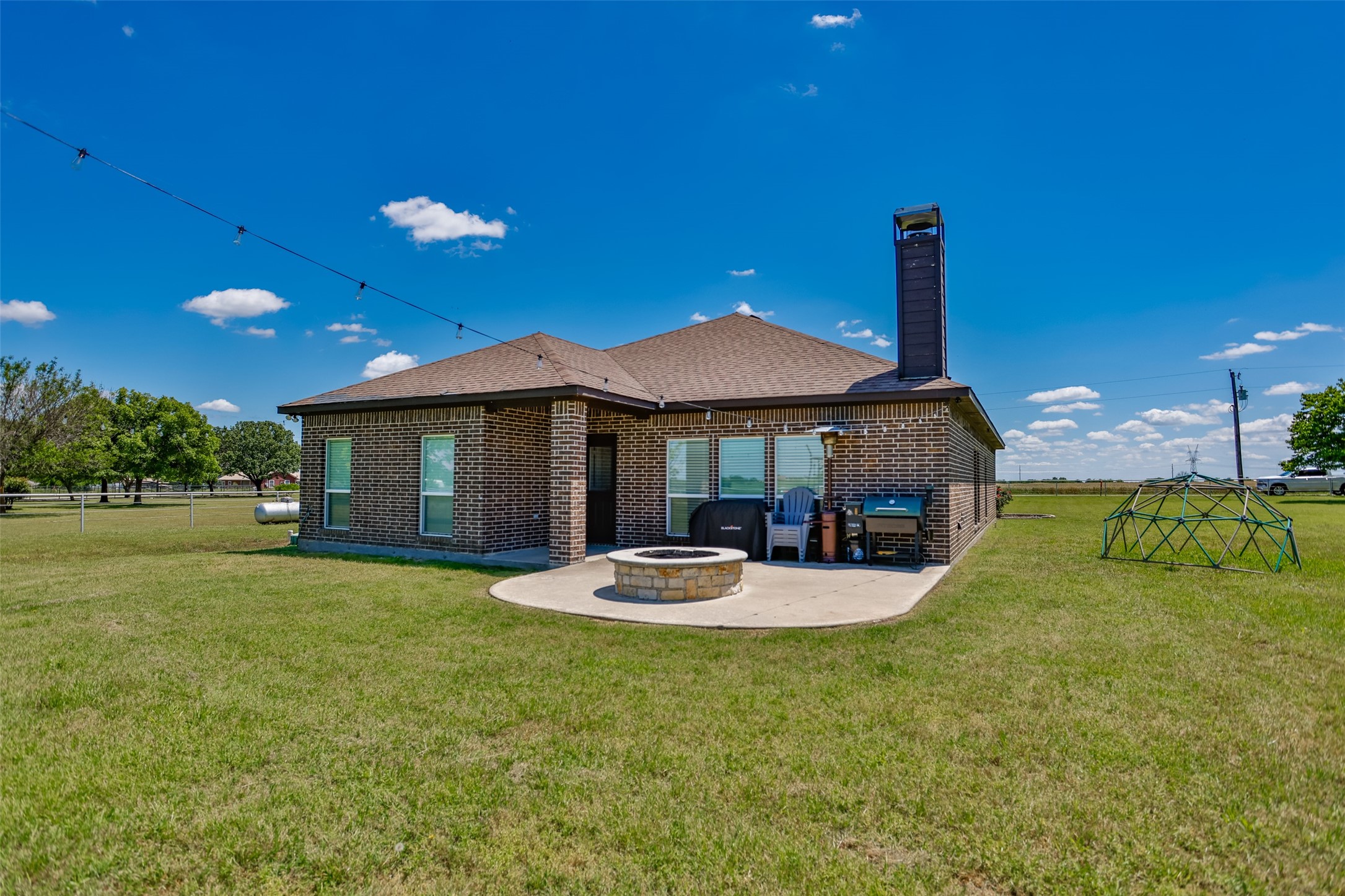 1091 County Road 348 Valley View TX 76272