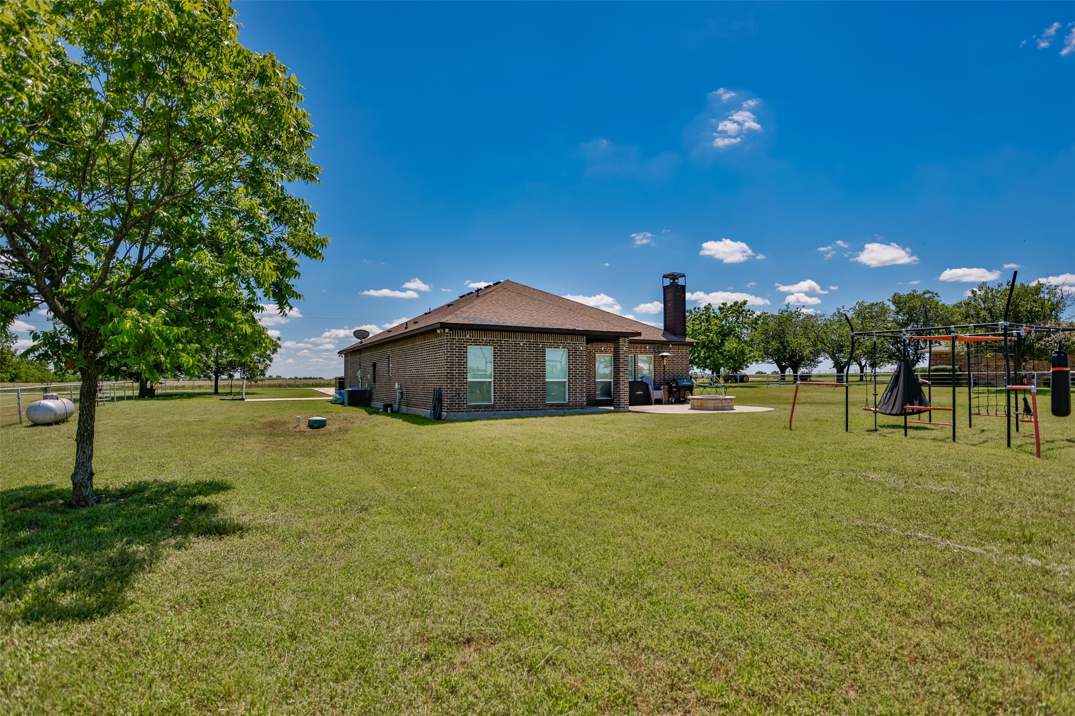 1091 County Road 348 Valley View TX 76272