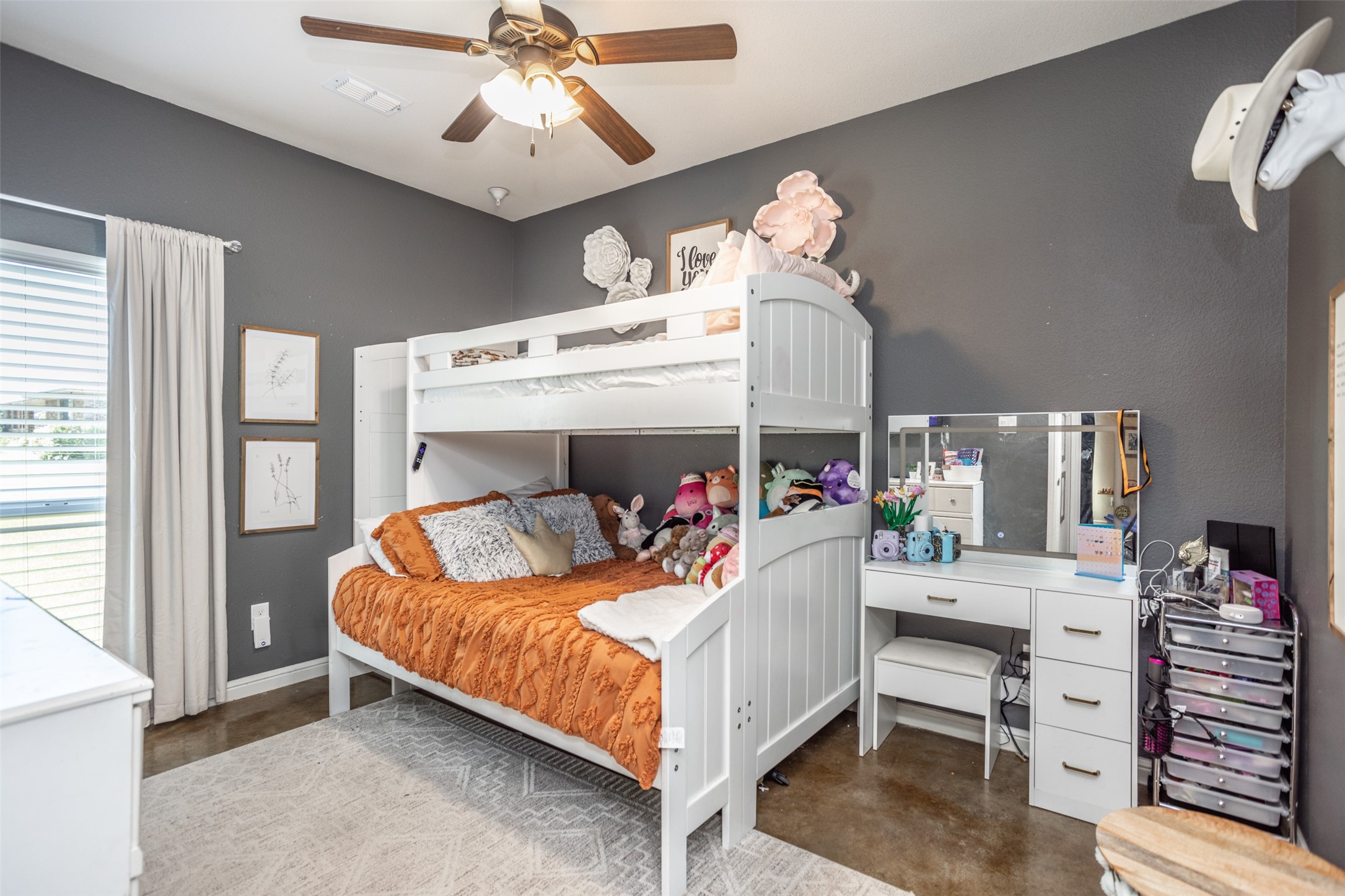 1091 County Road 348 Valley View TX 76272