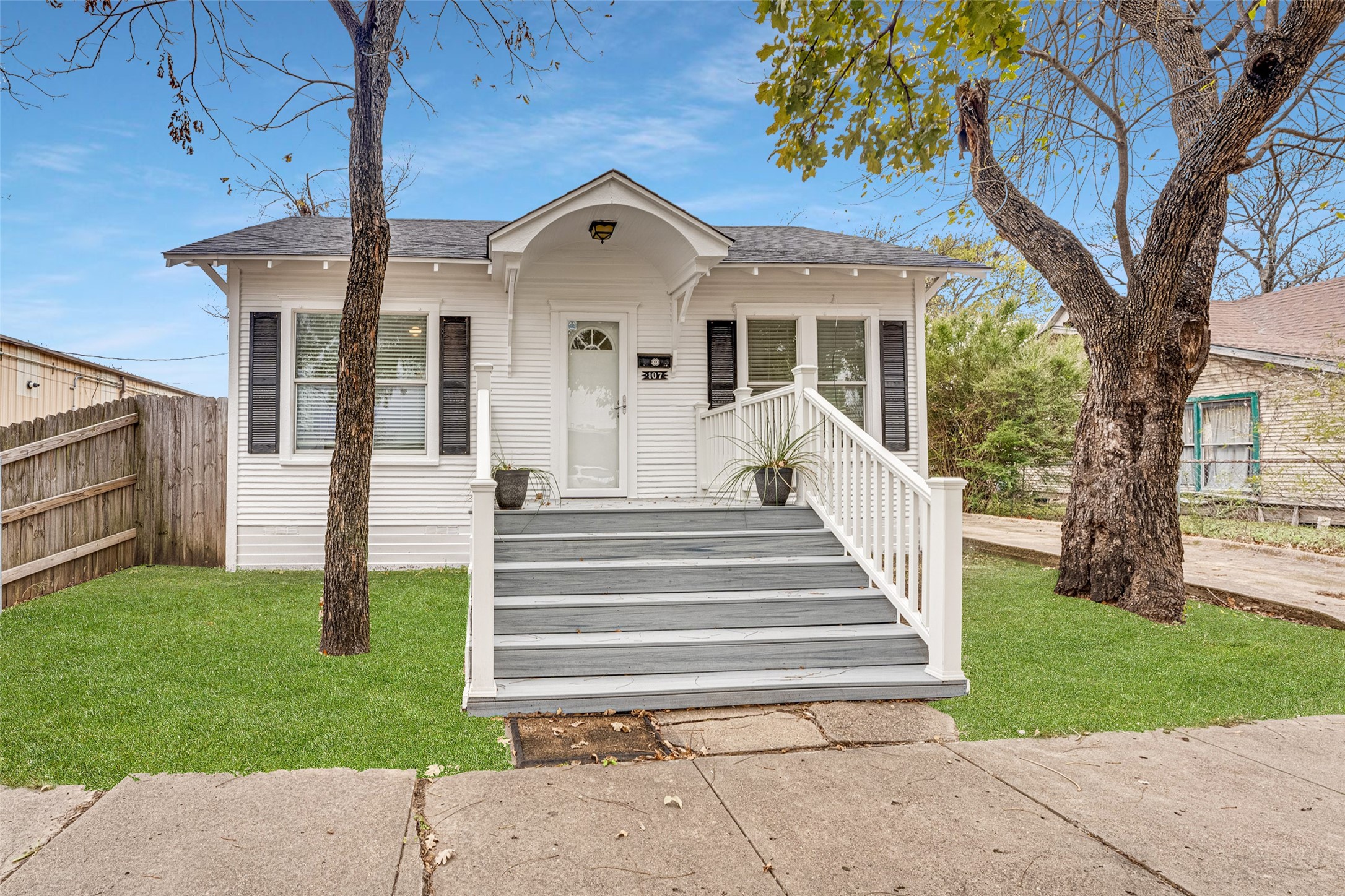 107 N Shawnee Street Ennis TX 75119