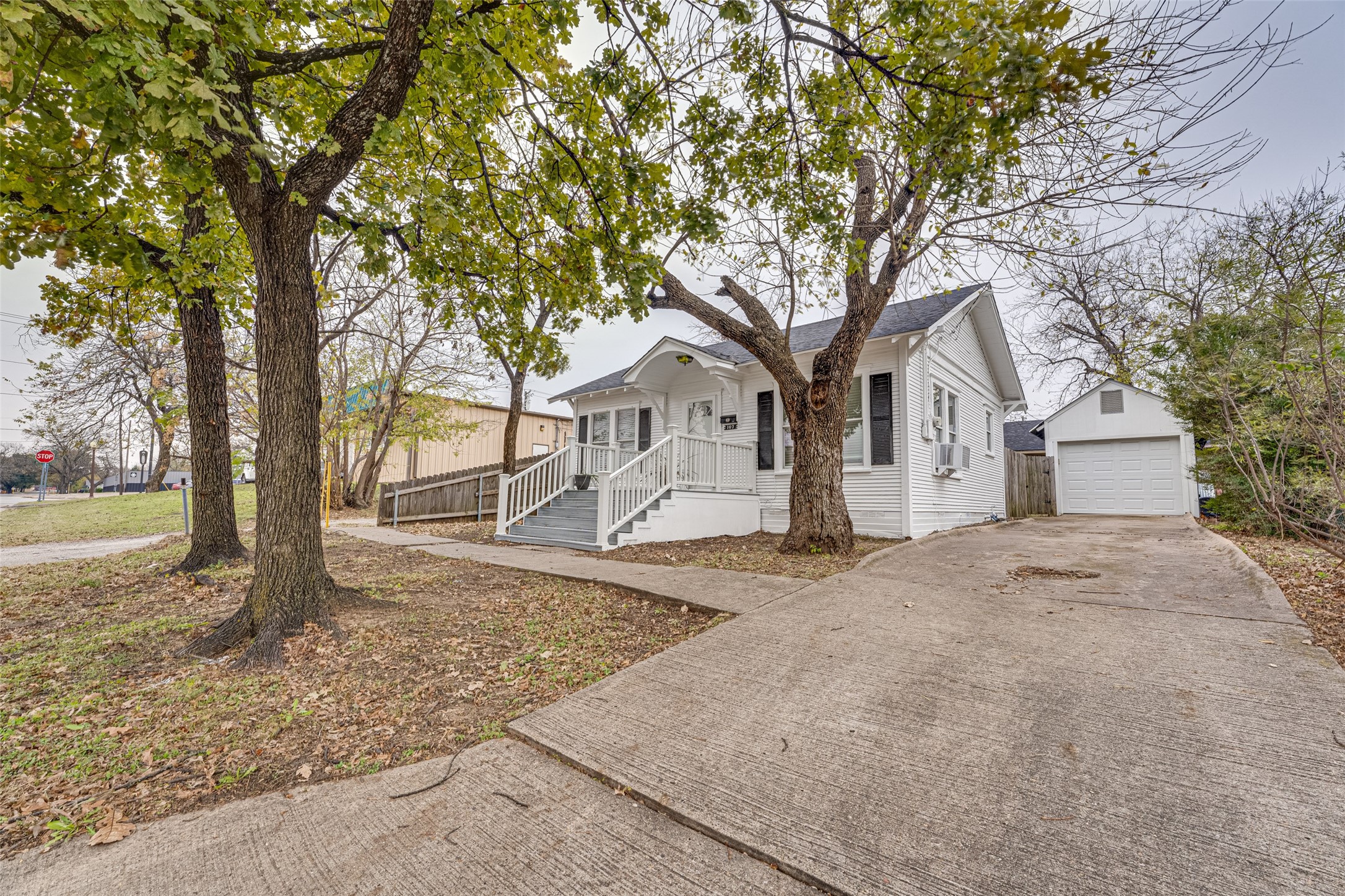 107 N Shawnee Street Ennis TX 75119