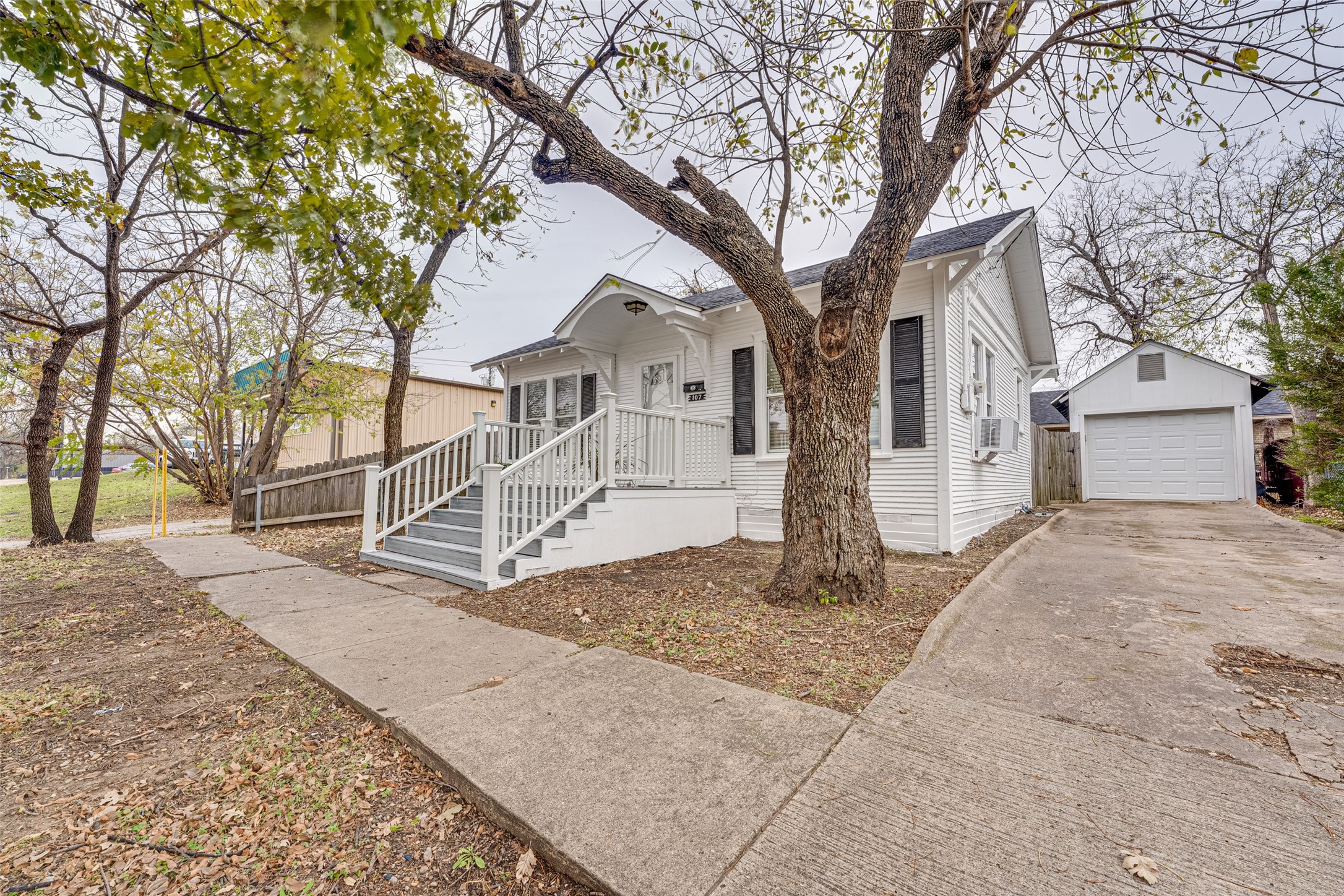 107 N Shawnee Street Ennis TX 75119