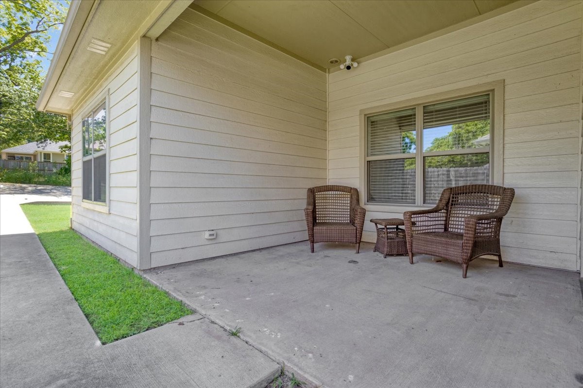1226 W Elm Street Denison TX 75020