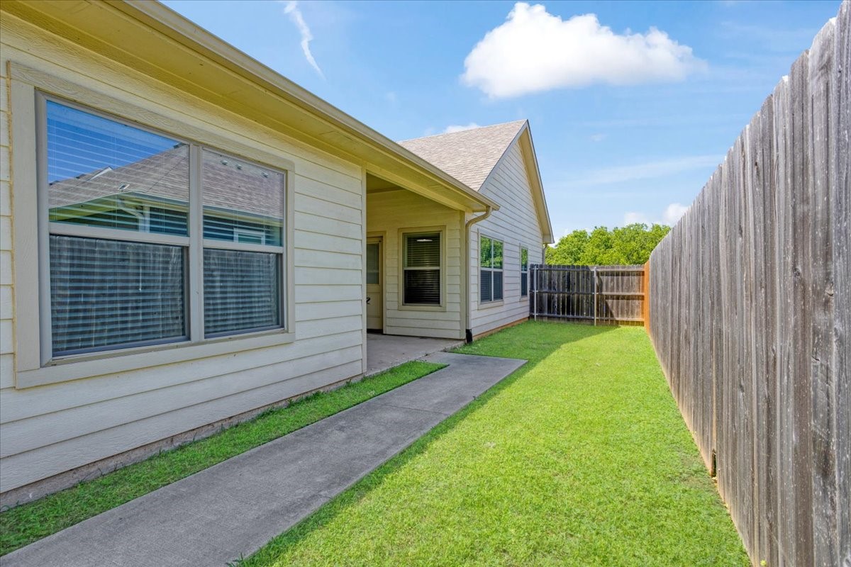 1226 W Elm Street Denison TX 75020