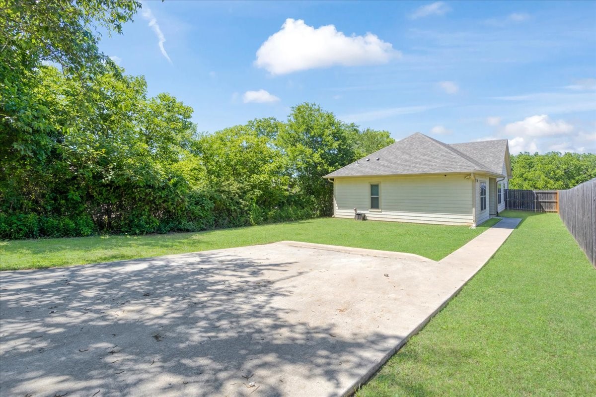 1226 W Elm Street Denison TX 75020