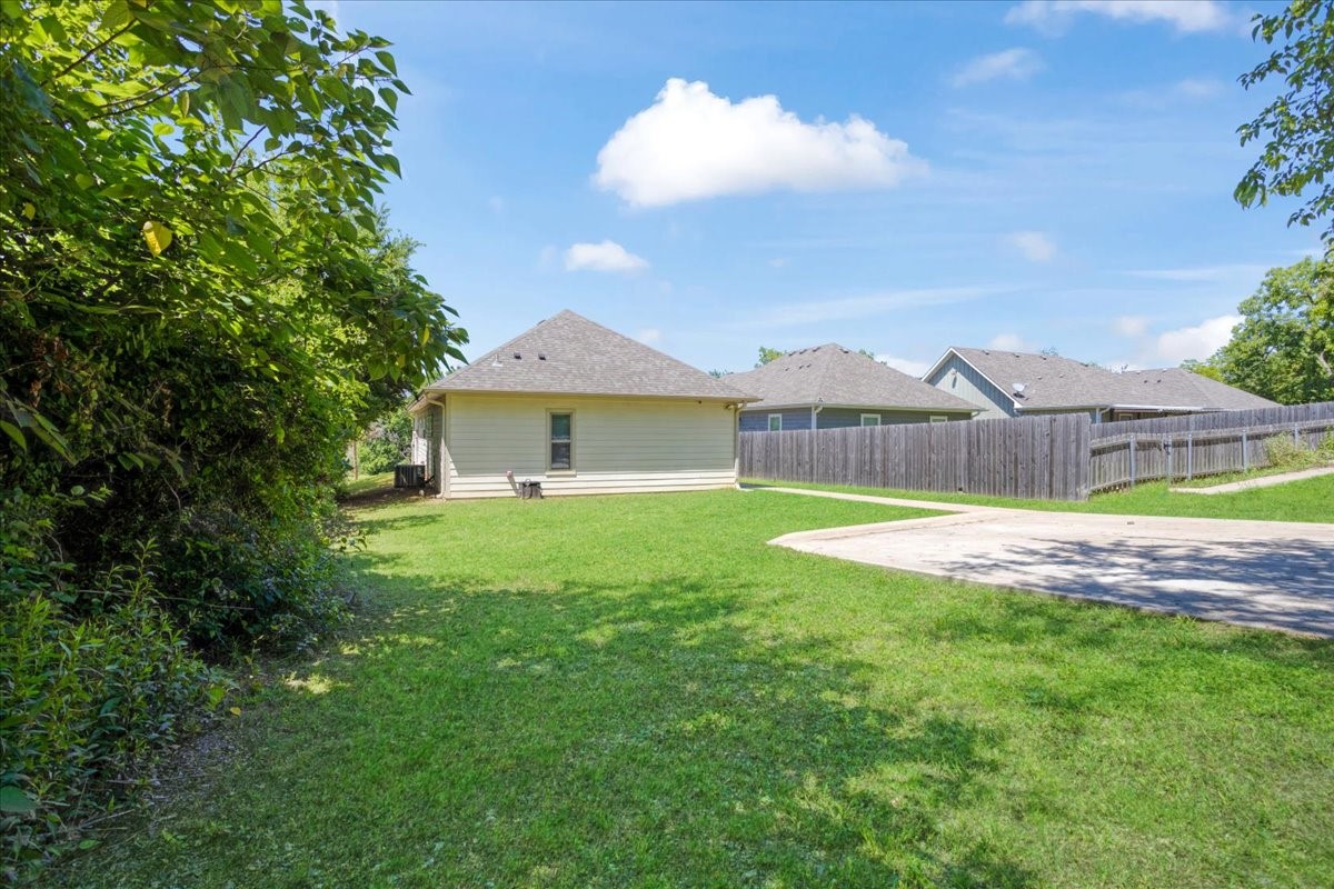 1226 W Elm Street Denison TX 75020