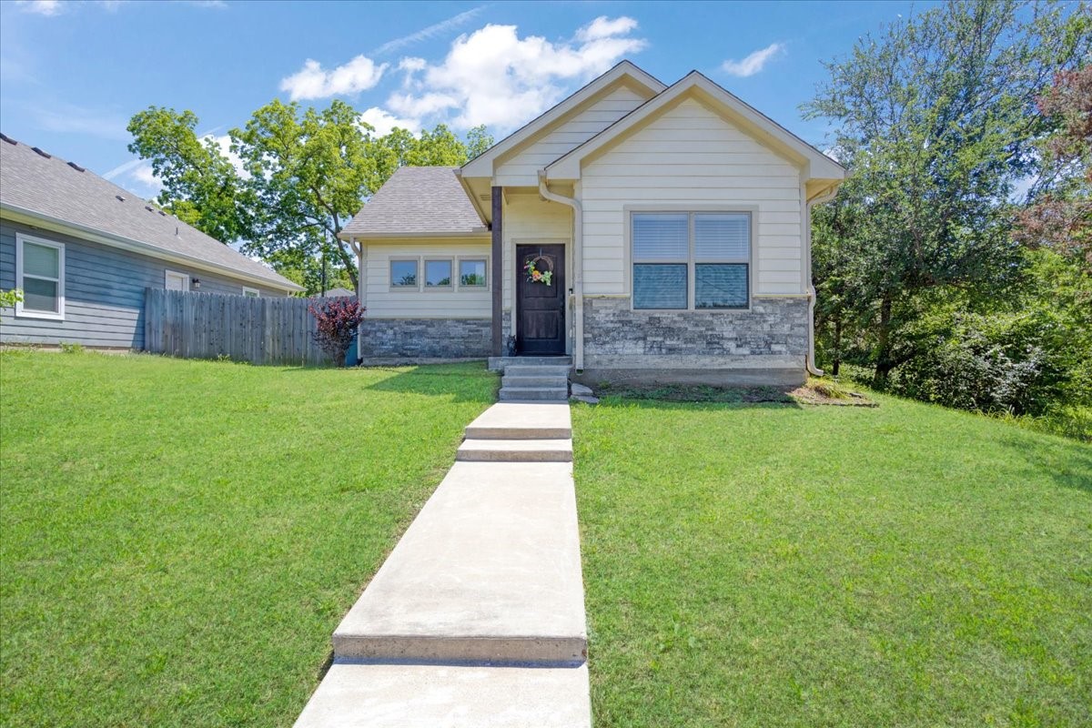 1226 W Elm Street Denison TX 75020