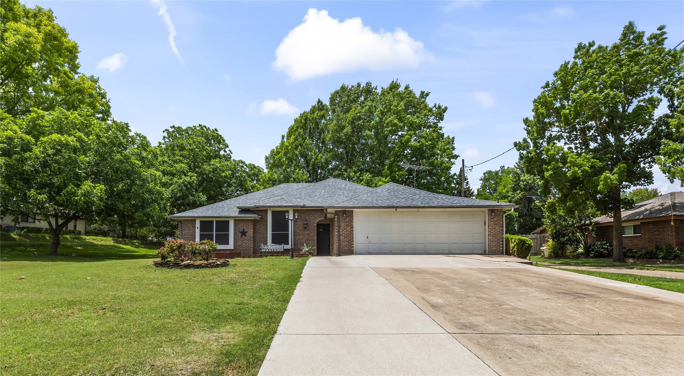 403 N Casa Grande Circle Duncanville TX 75116