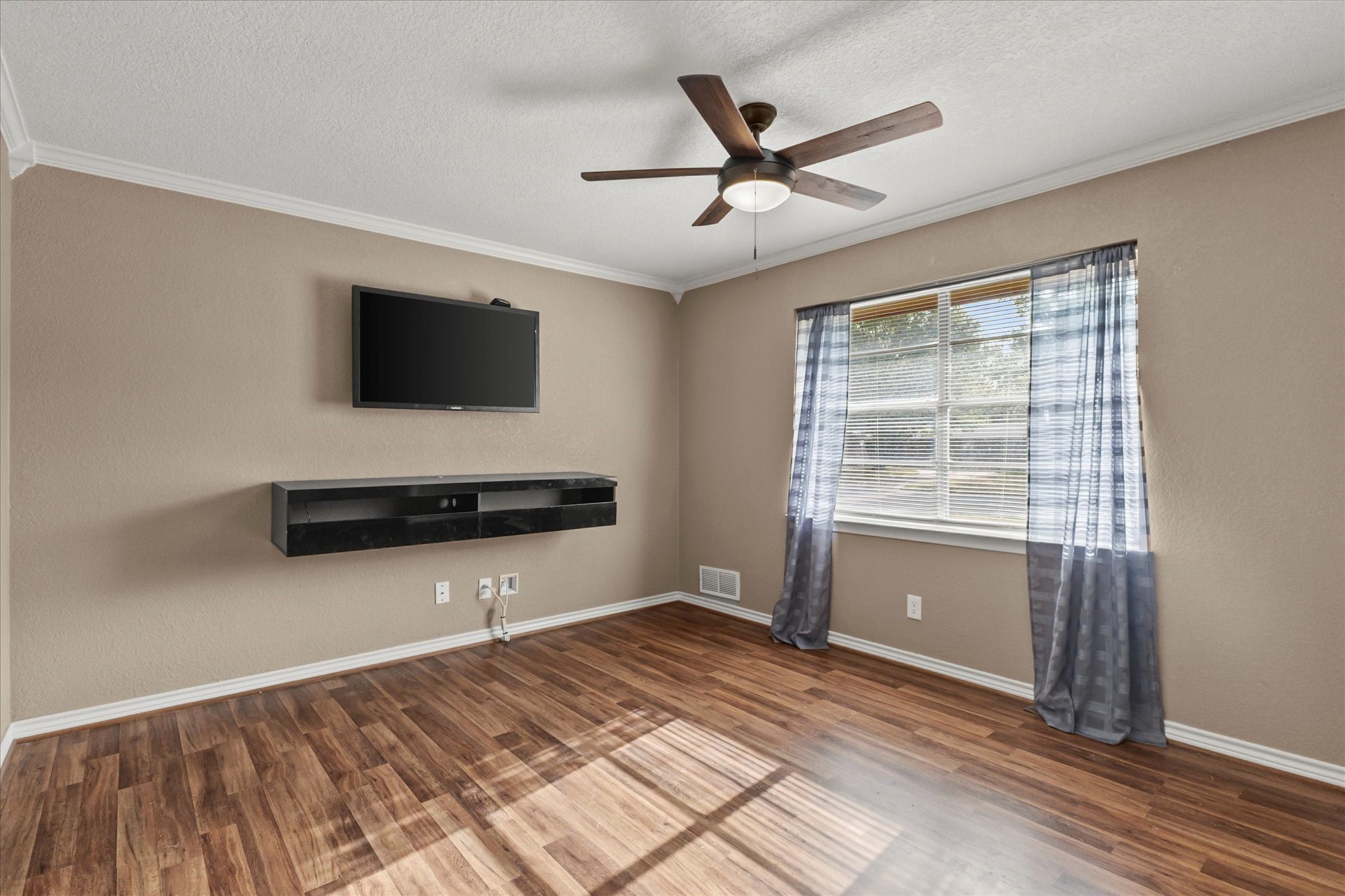201 Collins Drive Terrell TX 75160