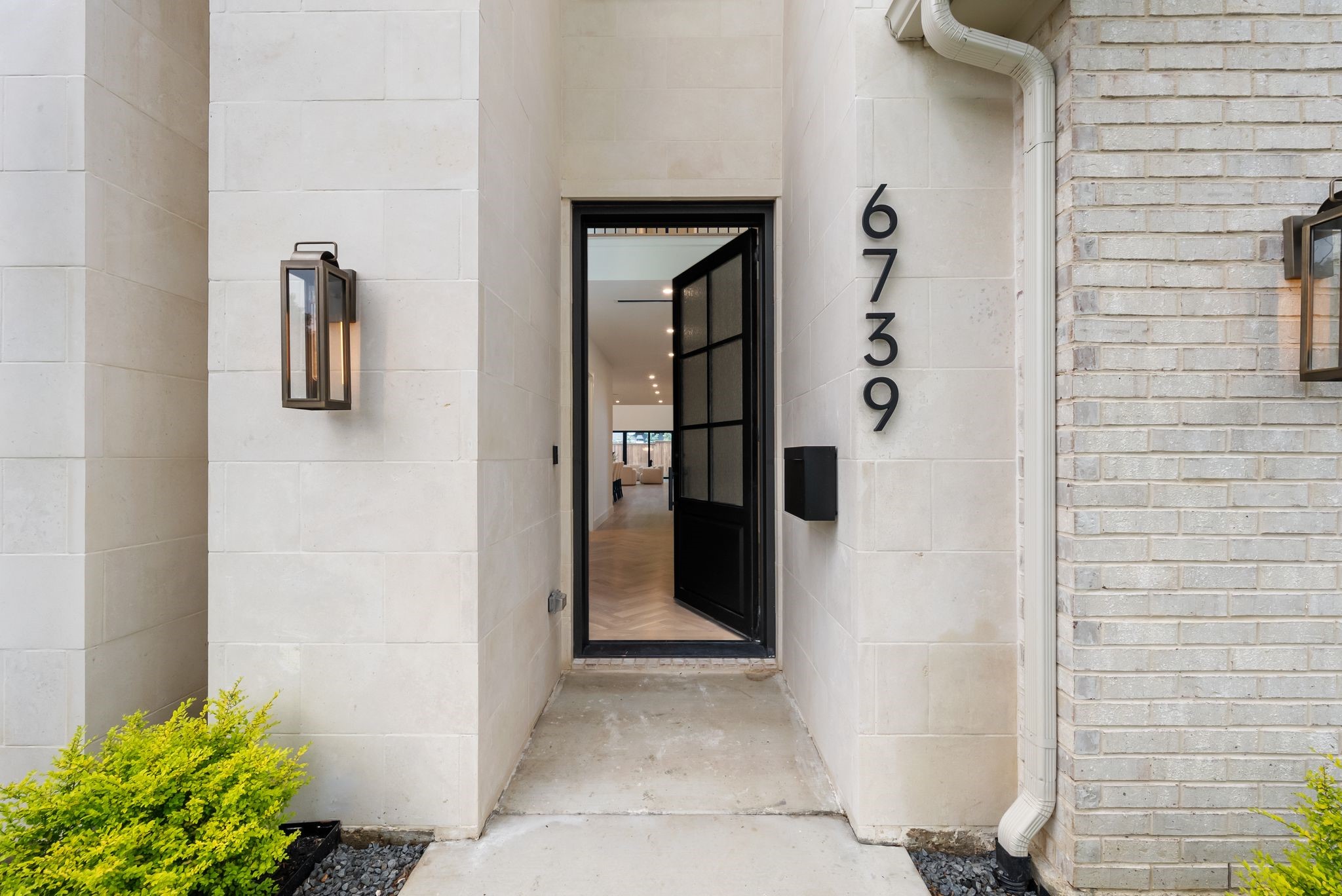 6739 Walnut Hill Lane Dallas TX 75230