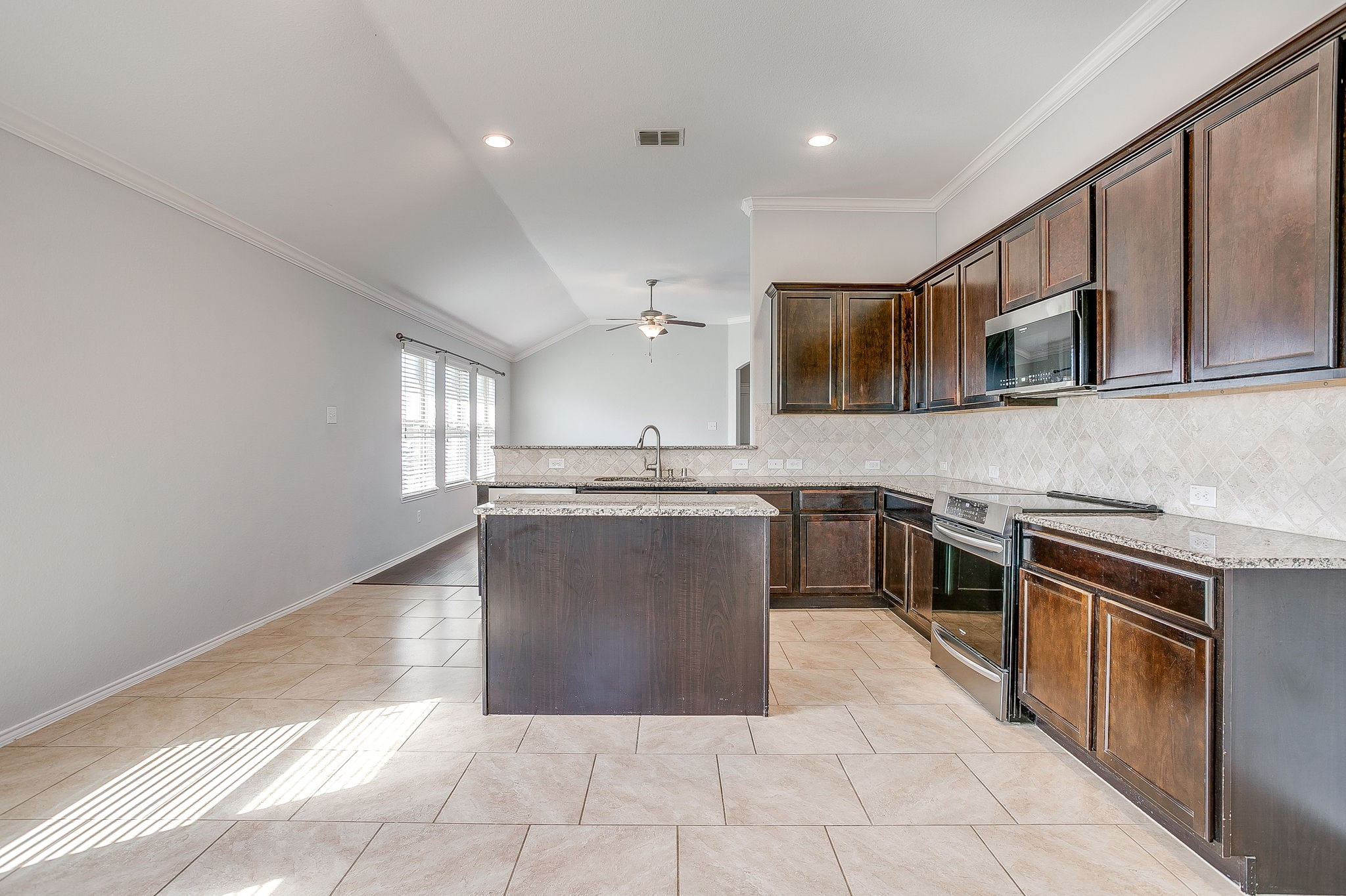 377 Coral Vine Lane Burleson TX 76028