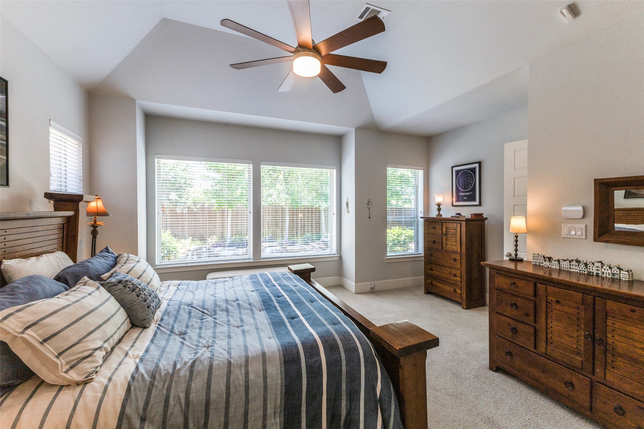 4008 N Cresthaven Road Dallas TX 75209