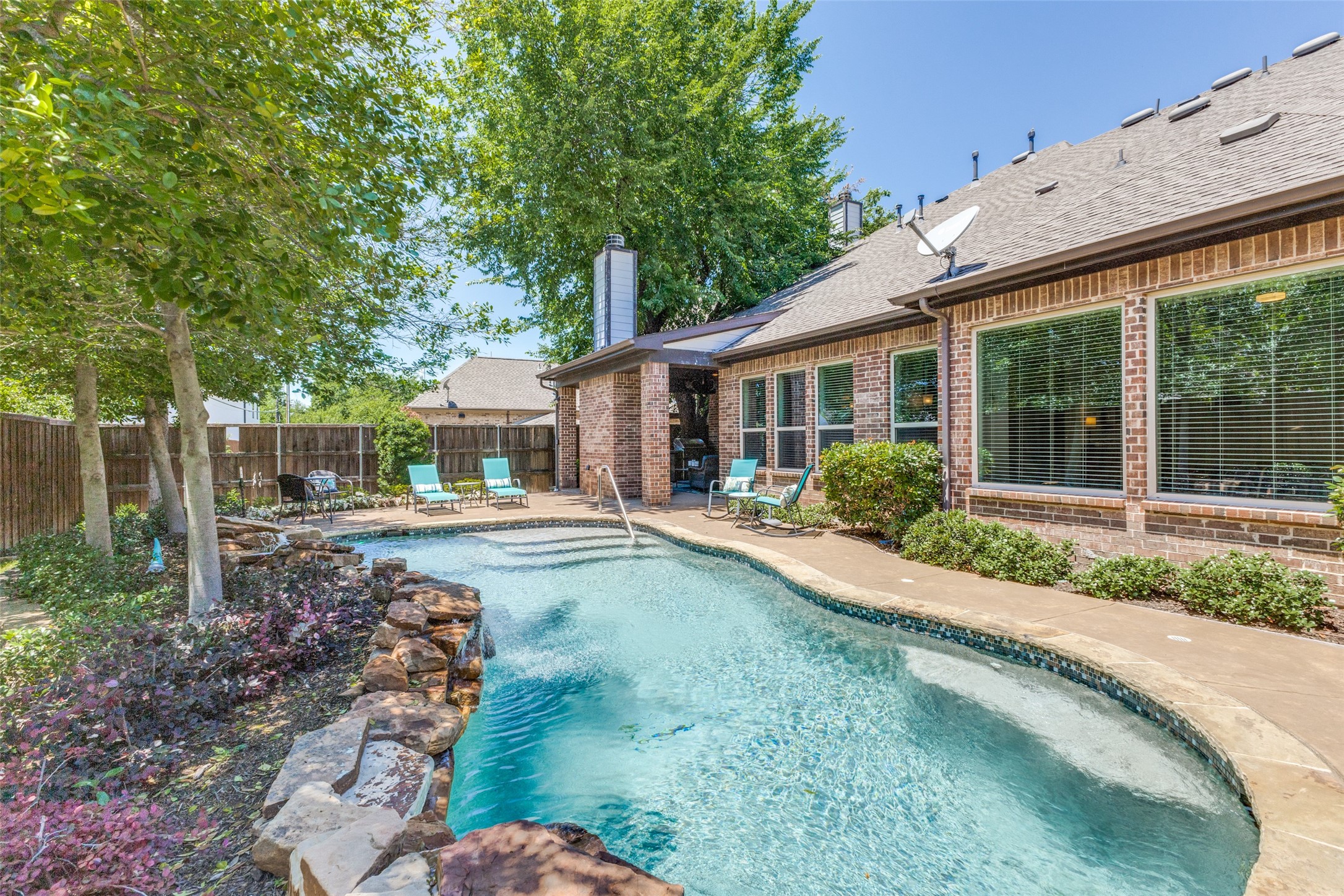 4008 N Cresthaven Road Dallas TX 75209