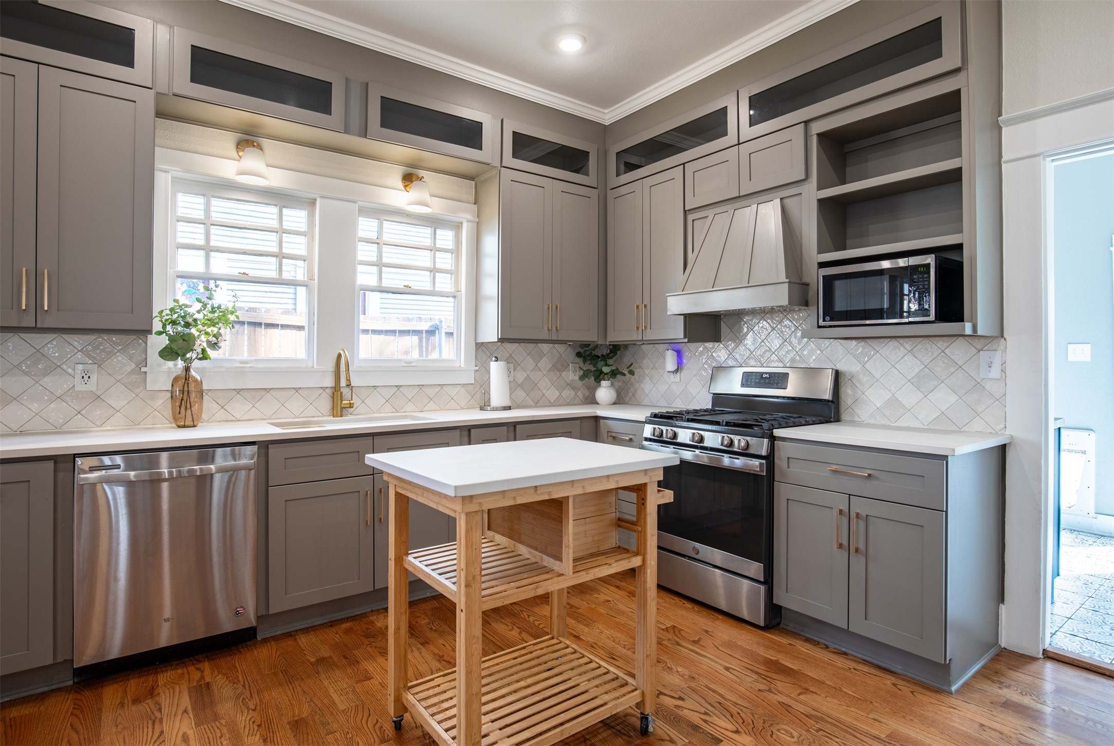 206 S Edgefield Avenue Dallas TX 75208