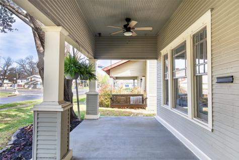 206 S Edgefield Avenue Dallas TX 75208