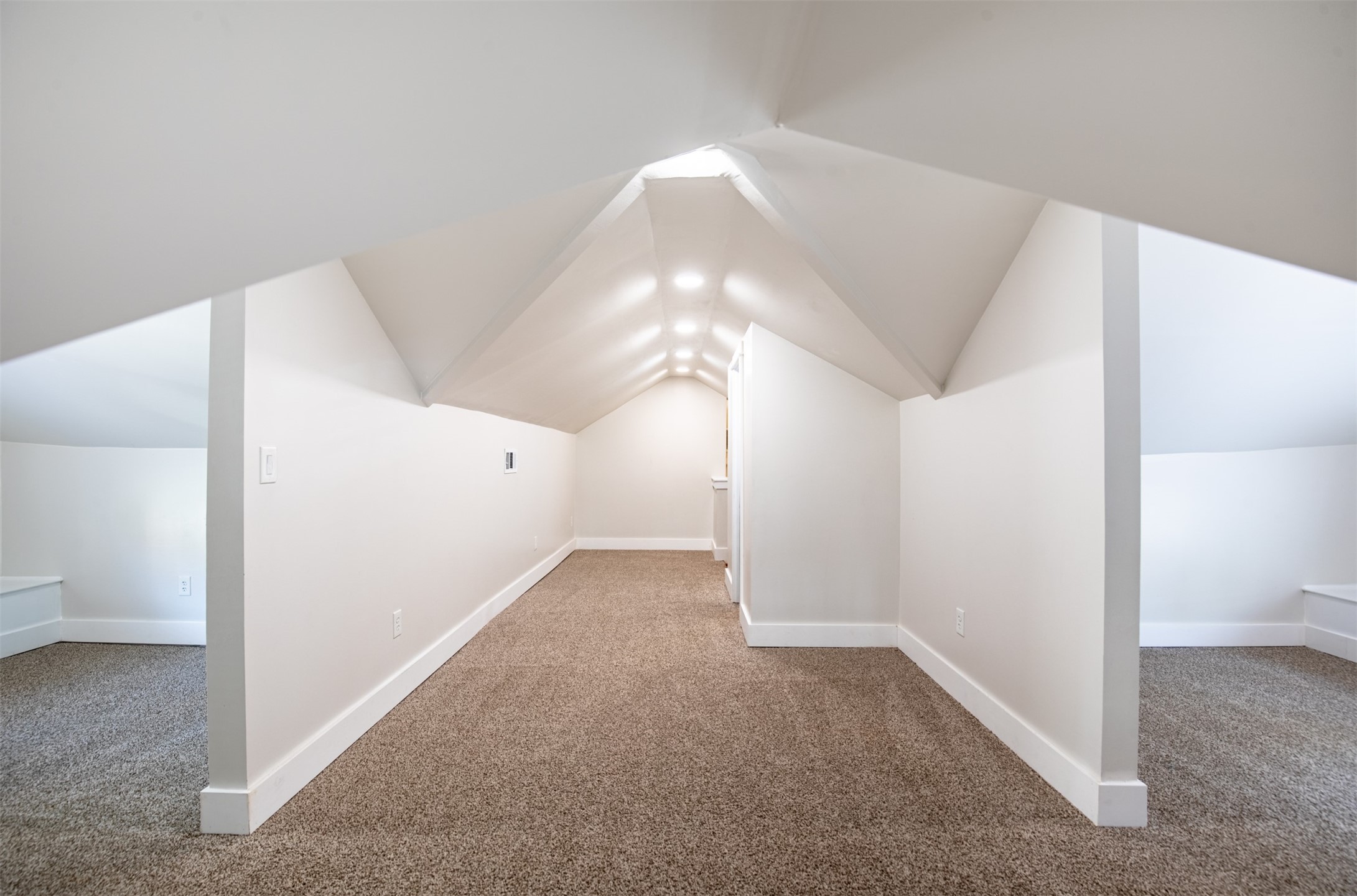 206 S Edgefield Avenue Dallas TX 75208