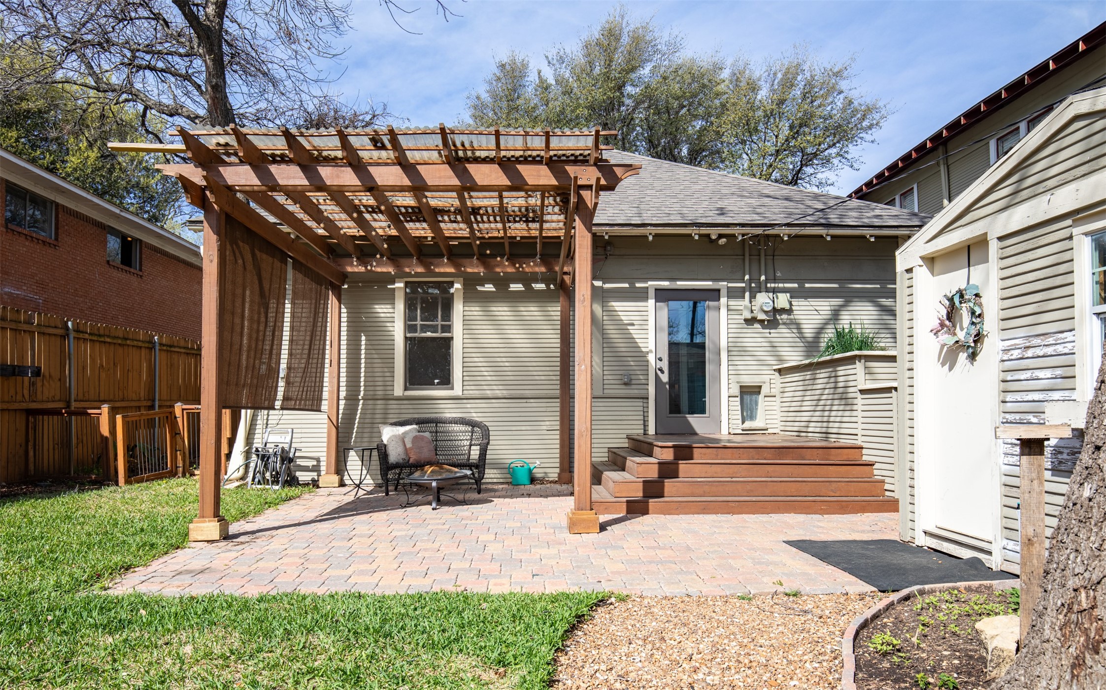 206 S Edgefield Avenue Dallas TX 75208