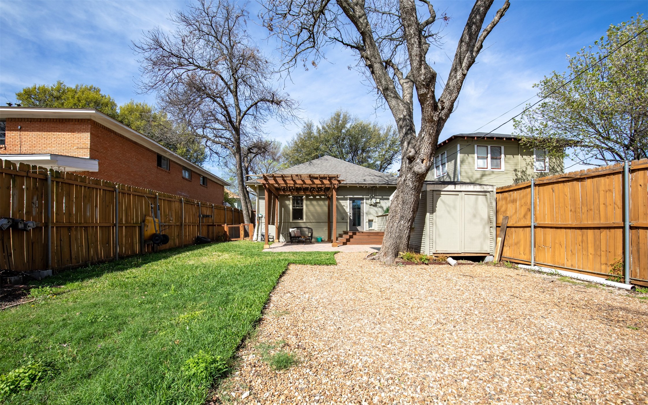 206 S Edgefield Avenue Dallas TX 75208