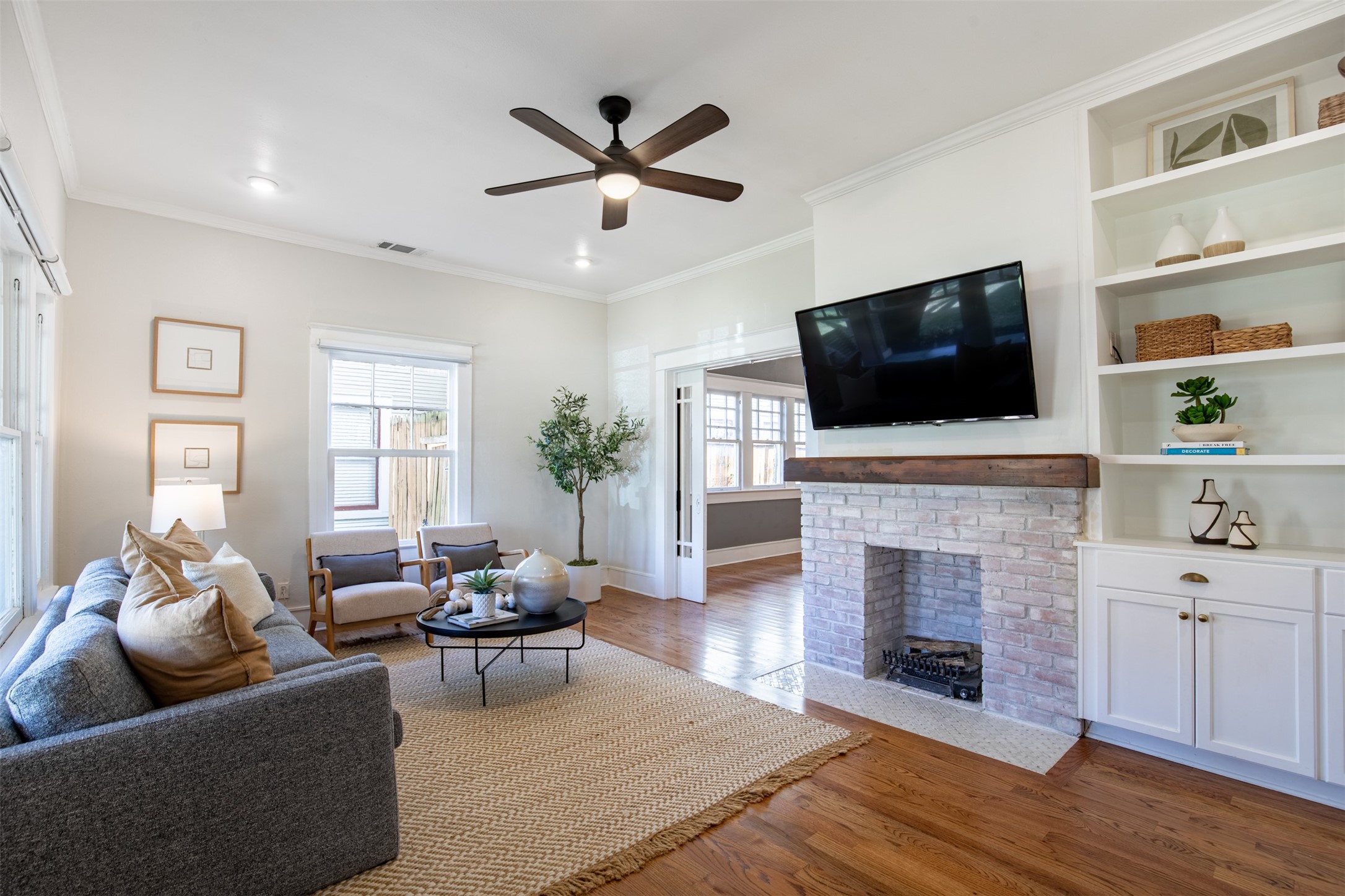 206 S Edgefield Avenue Dallas TX 75208