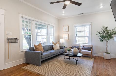 206 S Edgefield Avenue Dallas TX 75208