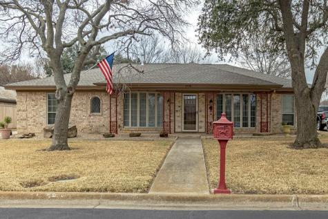 1709 Louella Court Hurst TX 76054