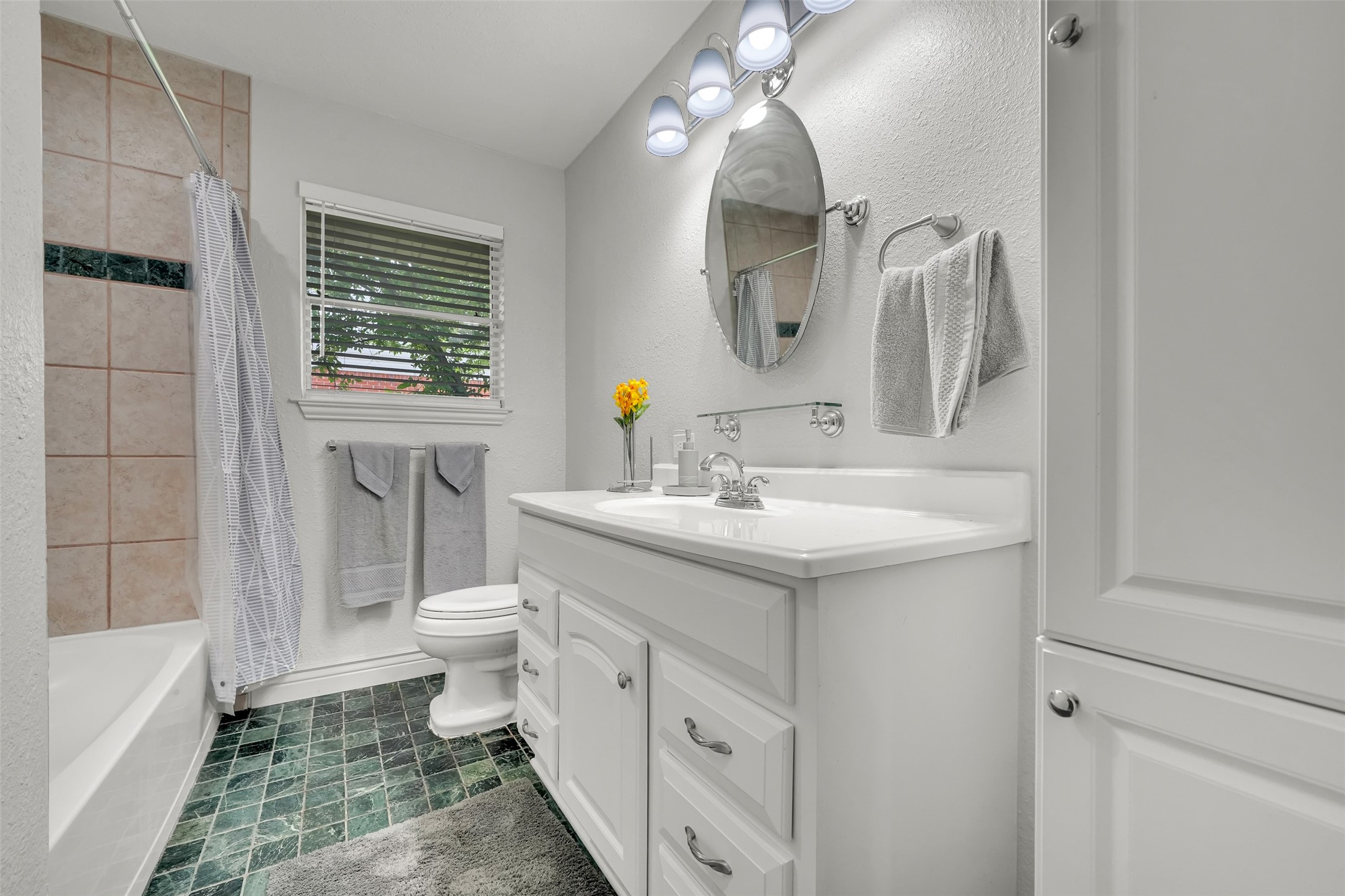 617 Ranier Circle Garland TX 75041